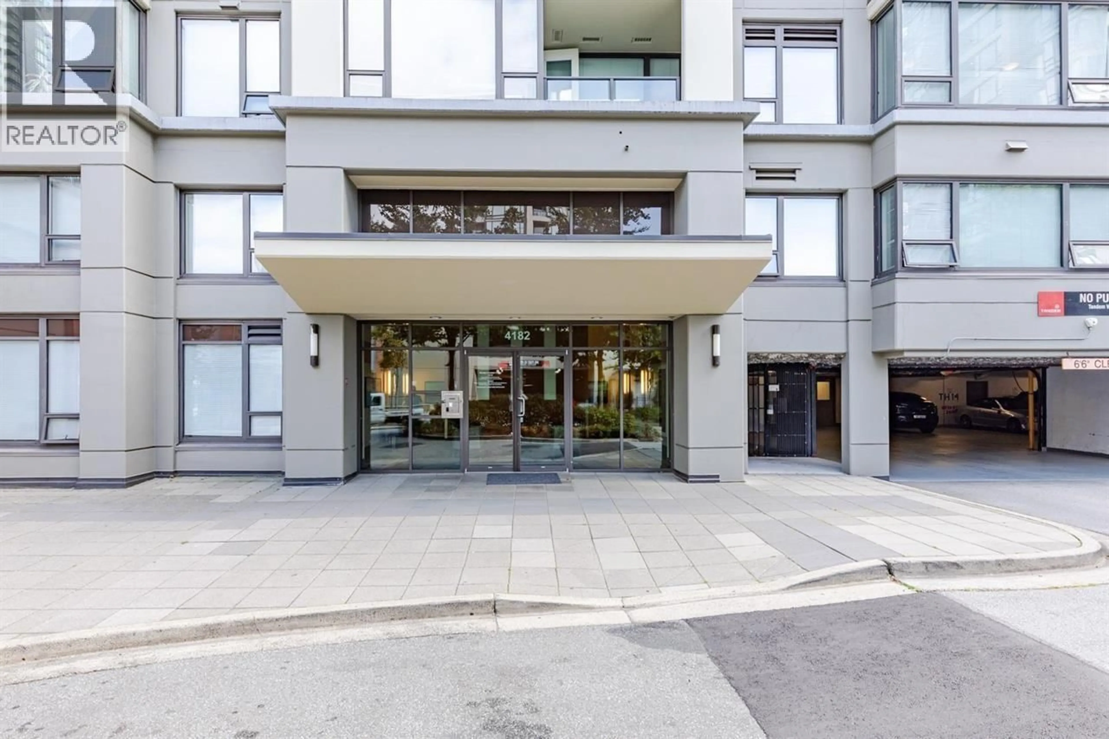 Indoor foyer for 1602 - 4182 DAWSON STREET, Burnaby British Columbia V5C0A2