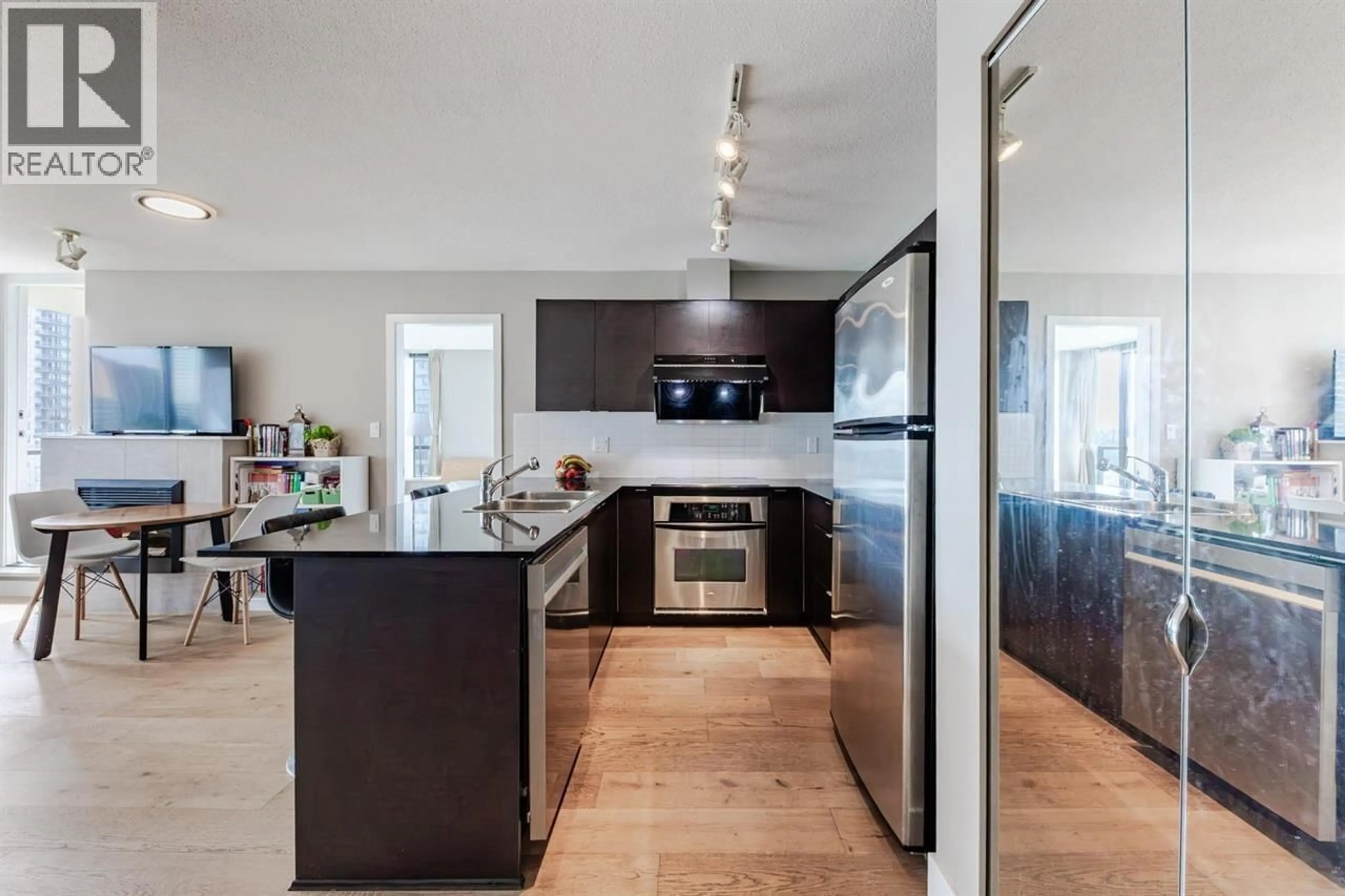 Open concept kitchen, unknown for 1602 - 4182 DAWSON STREET, Burnaby British Columbia V5C0A2