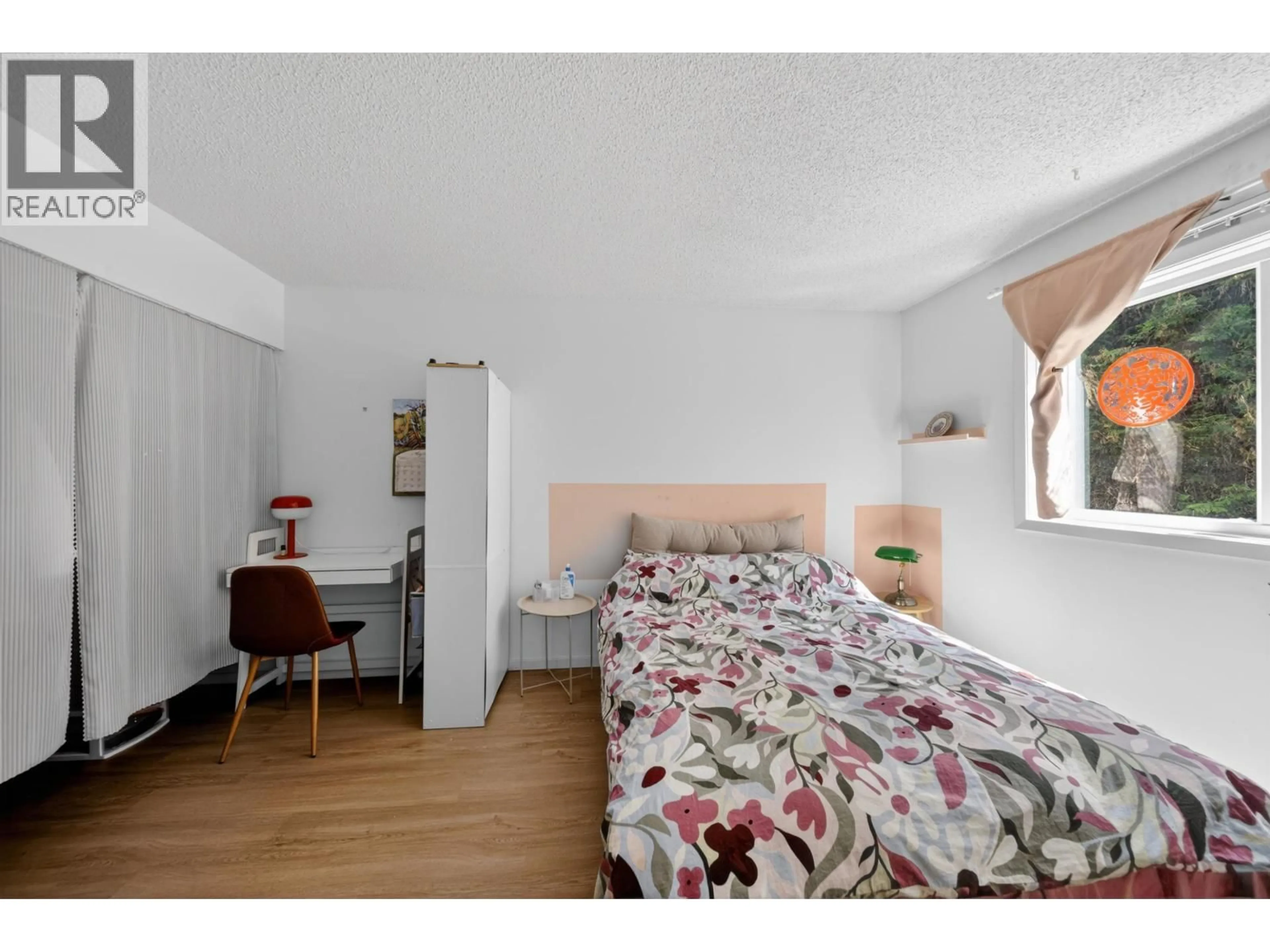 Bedroom with bed, wood/laminate floor for 105 - 8700 ACKROYD ROAD, Richmond British Columbia V6X3G2