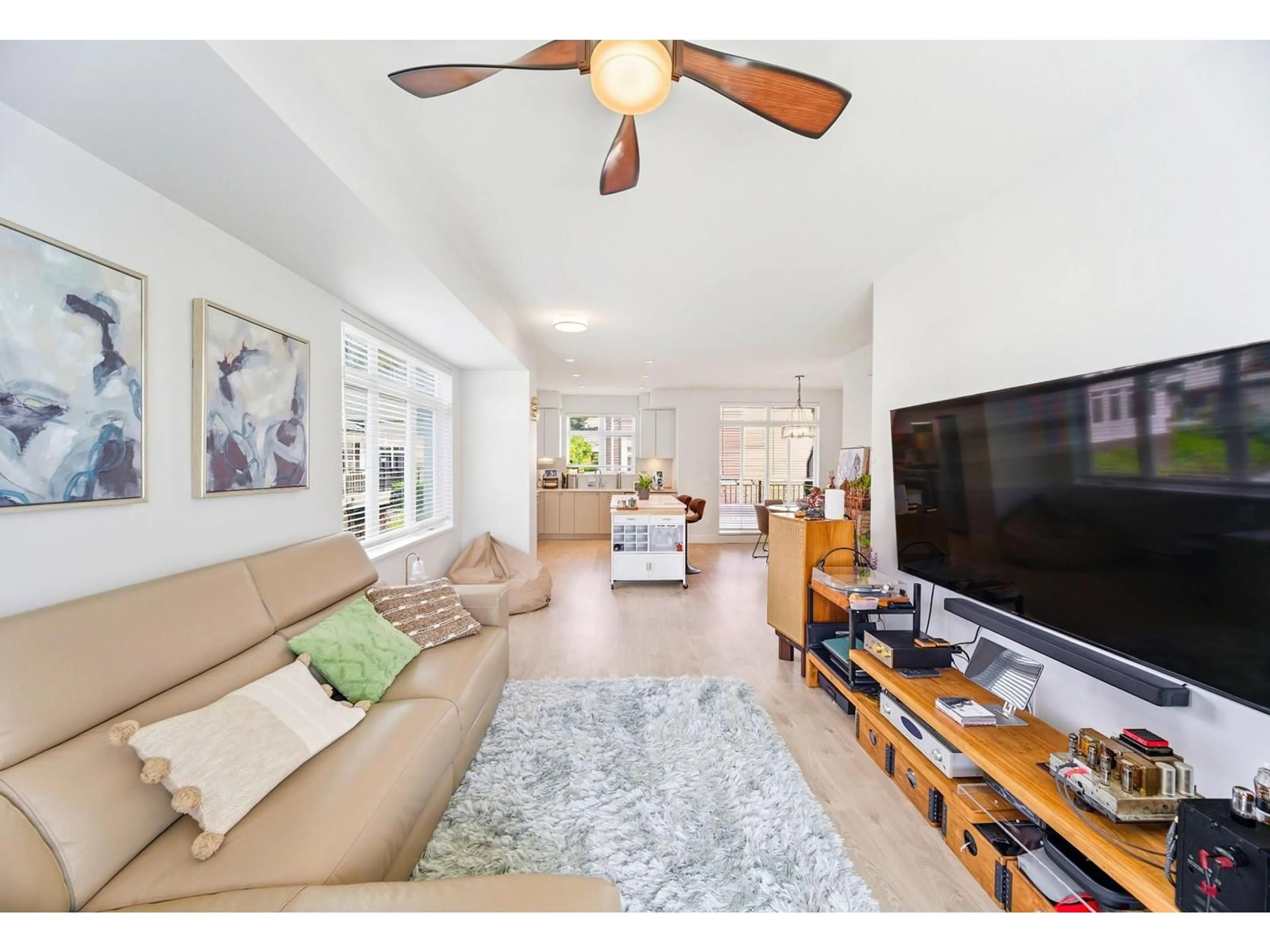 Living room with furniture, unknown for 8 - 2070 OAK MEADOWS DRIVE, Surrey British Columbia V3Z1J1