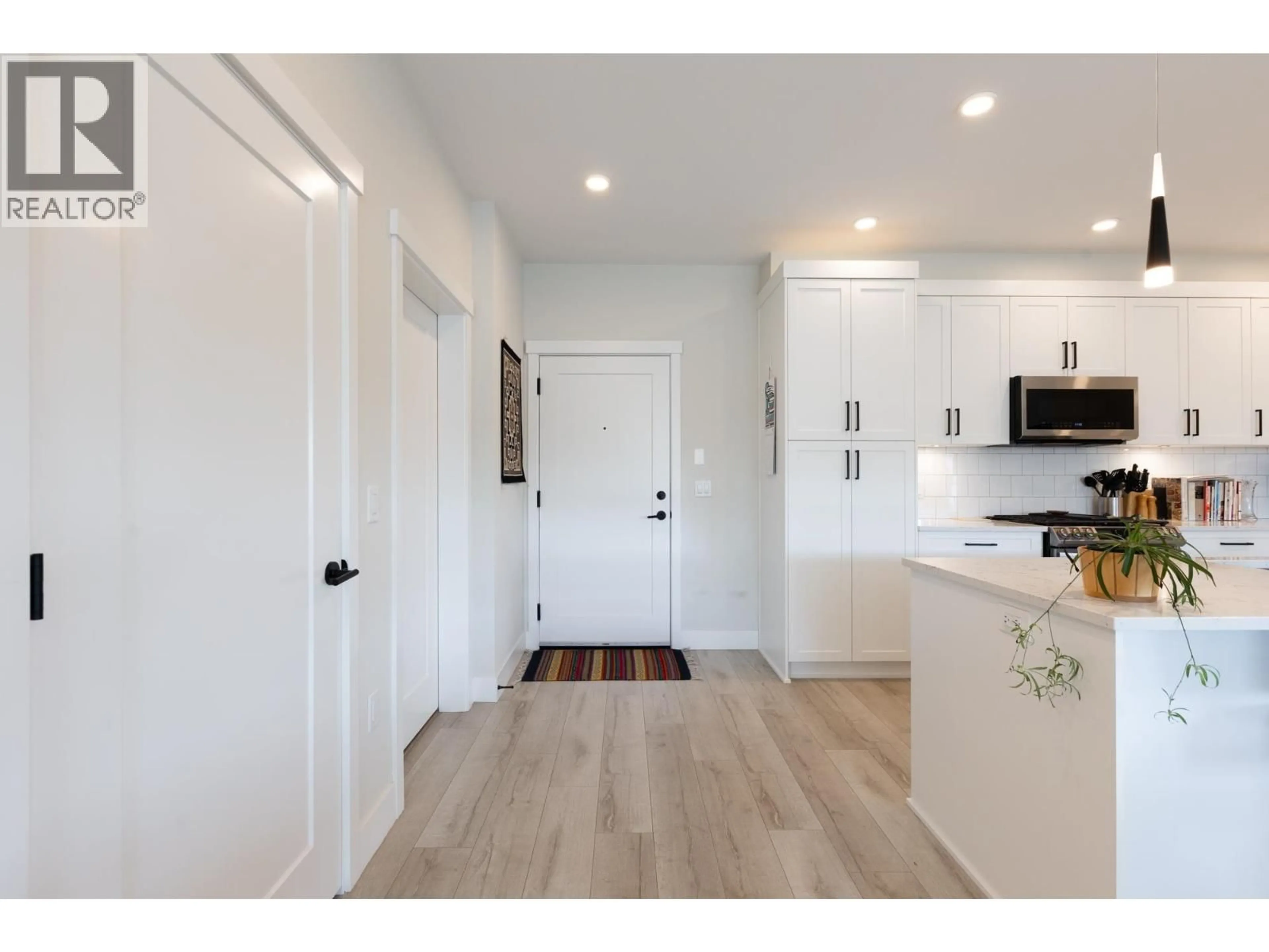 Indoor entryway for 502 - 22638 119 AVENUE, Maple Ridge British Columbia V2X4L1