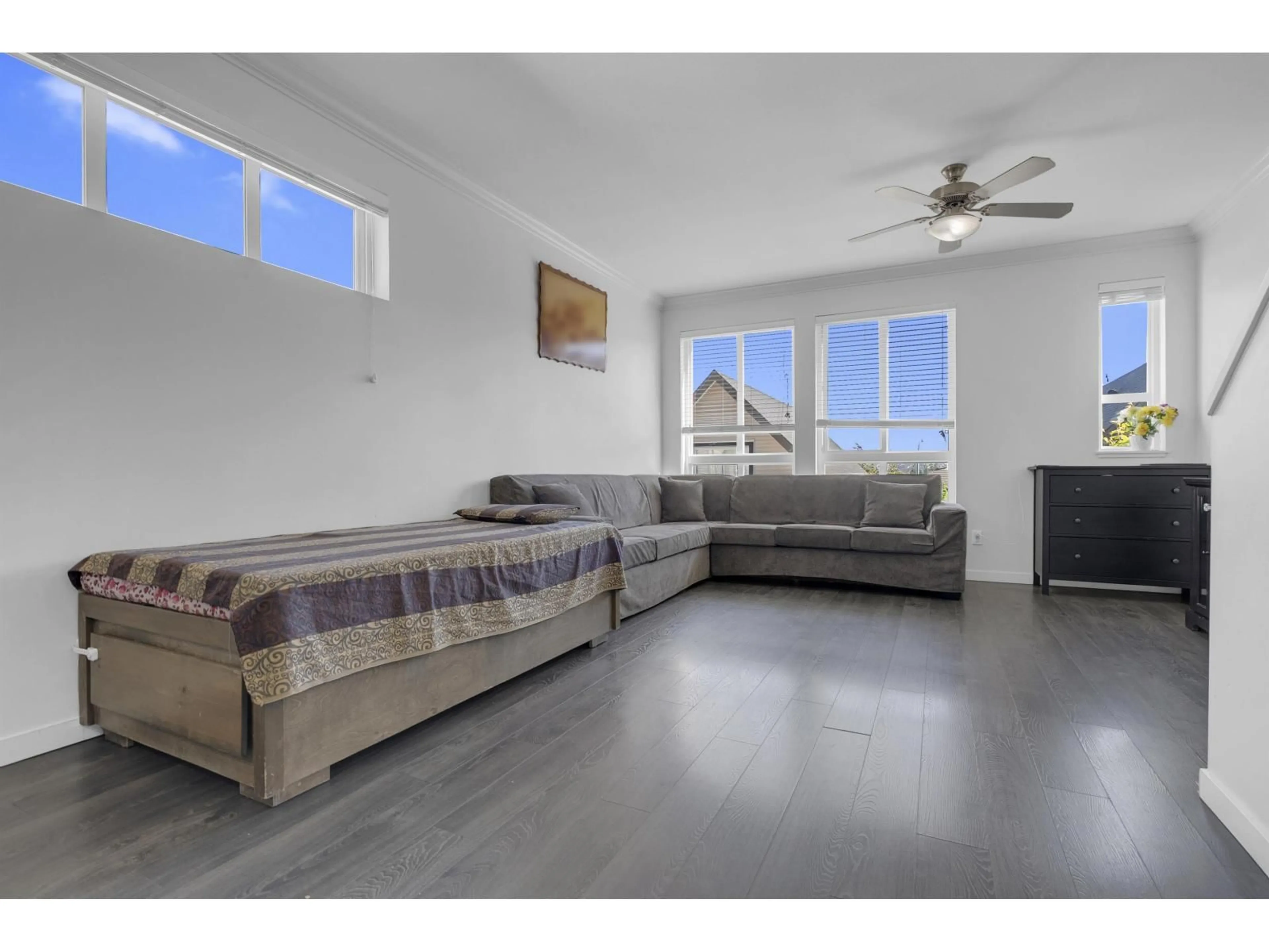 Living room with furniture, unknown for 96 - 14555 68 AVENUE, Surrey British Columbia V3S2A8