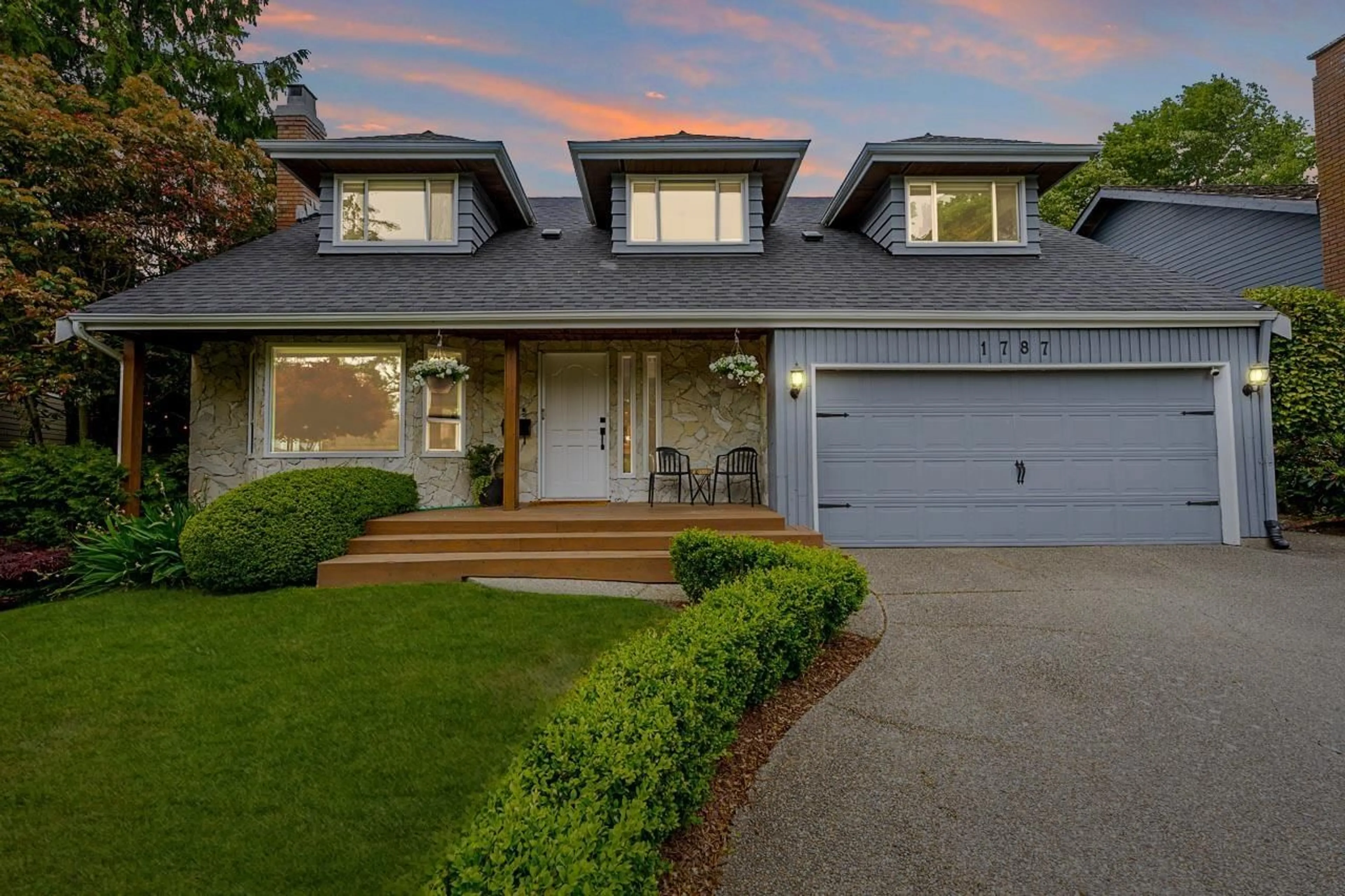 Home with vinyl exterior material, street for 1787 148A STREET, Surrey British Columbia V4A6G5