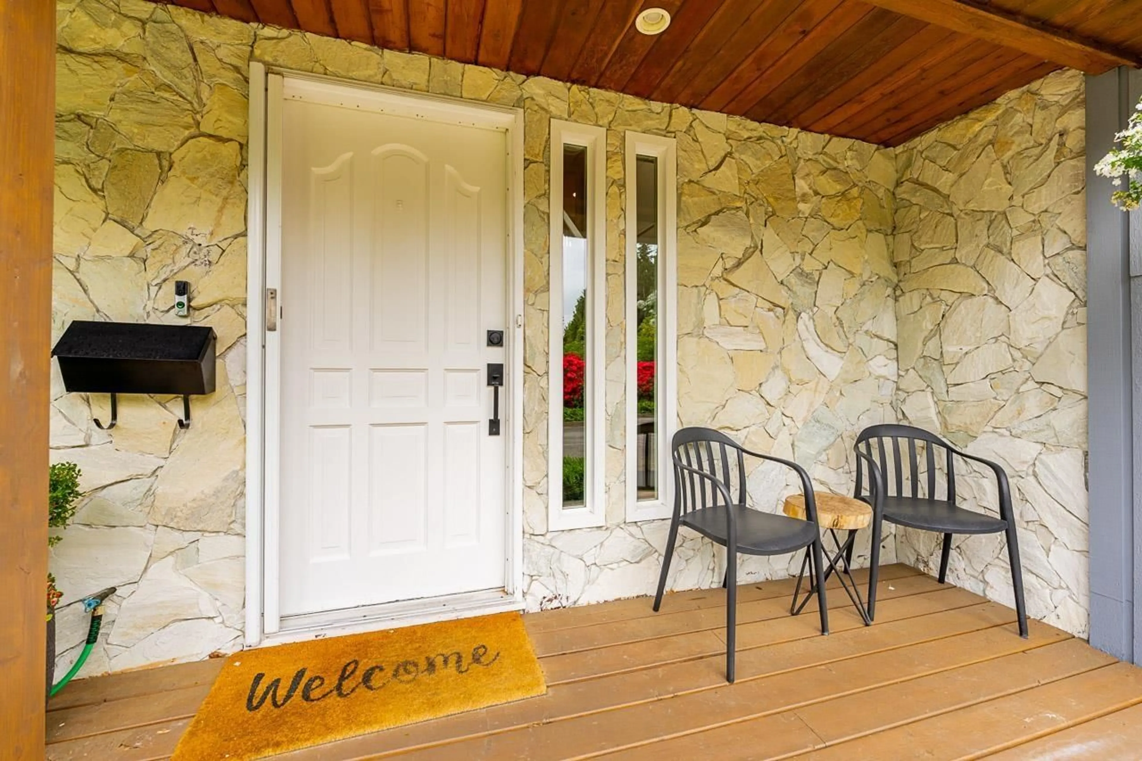 Indoor entryway for 1787 148A STREET, Surrey British Columbia V4A6G5