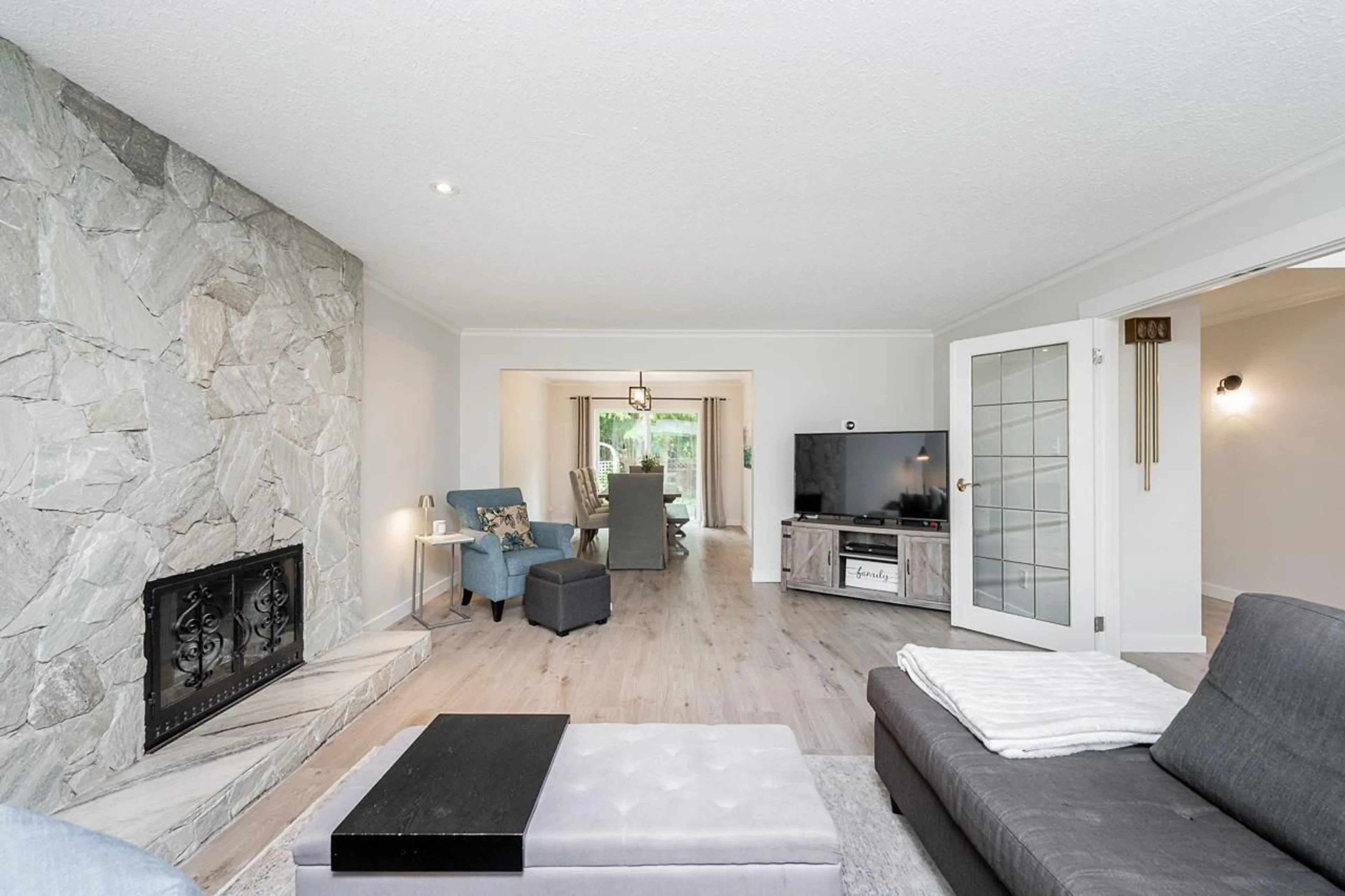 Living room with furniture, unknown for 1787 148A STREET, Surrey British Columbia V4A6G5
