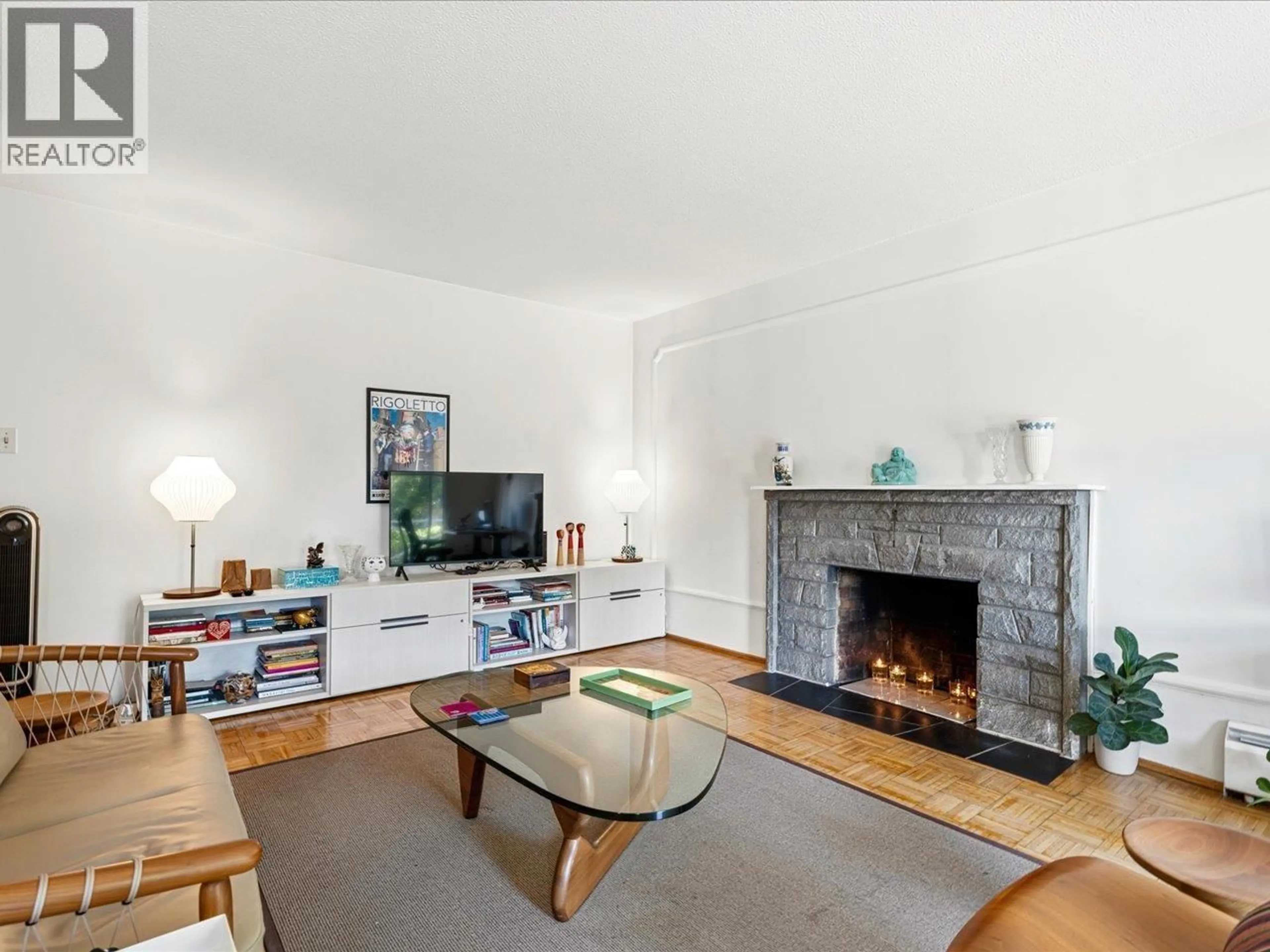 Living room with furniture, unknown for 5 - 140 20TH STREET, North Vancouver British Columbia V7L3A4