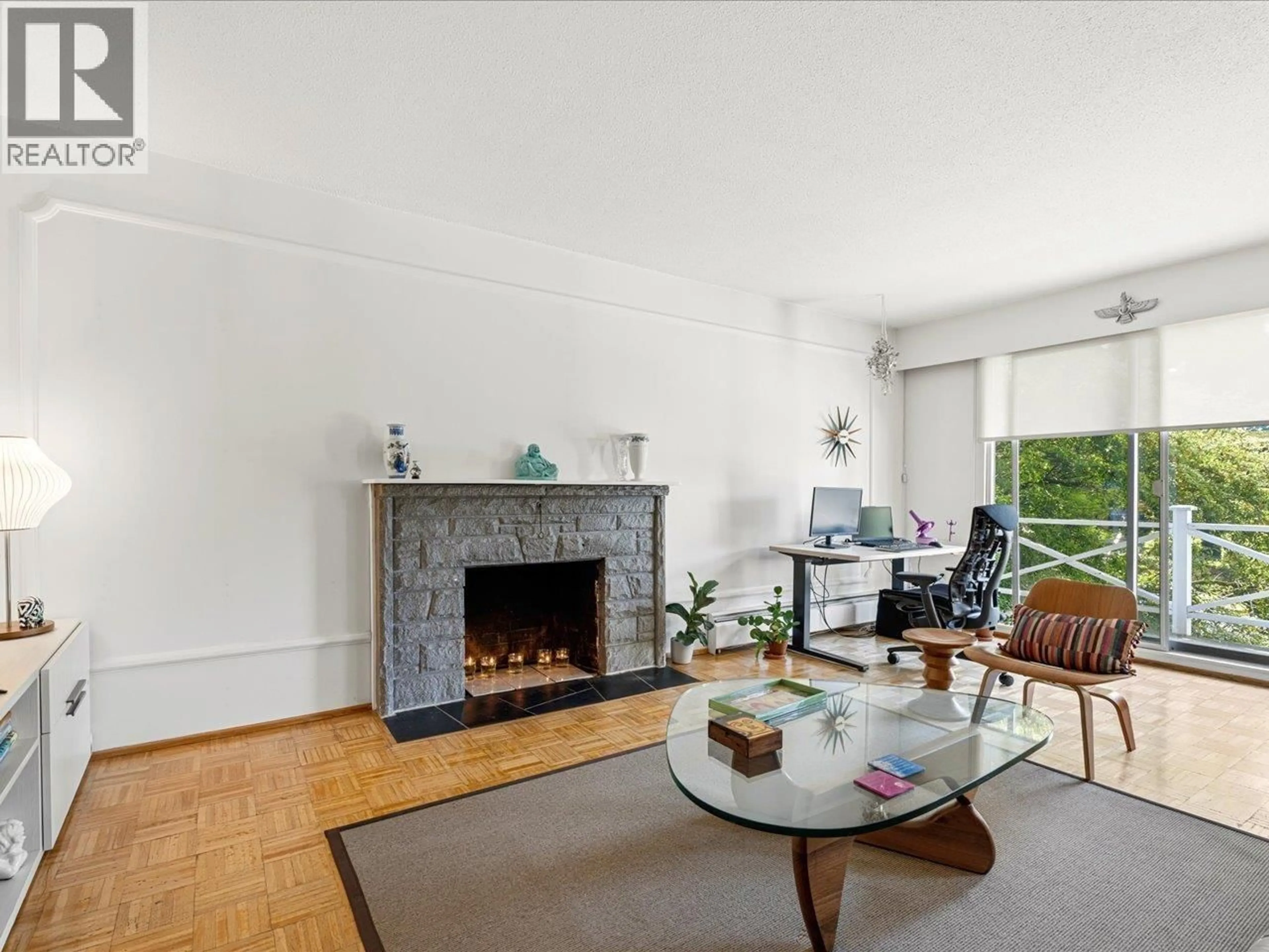 Living room with furniture, unknown for 5 - 140 20TH STREET, North Vancouver British Columbia V7L3A4