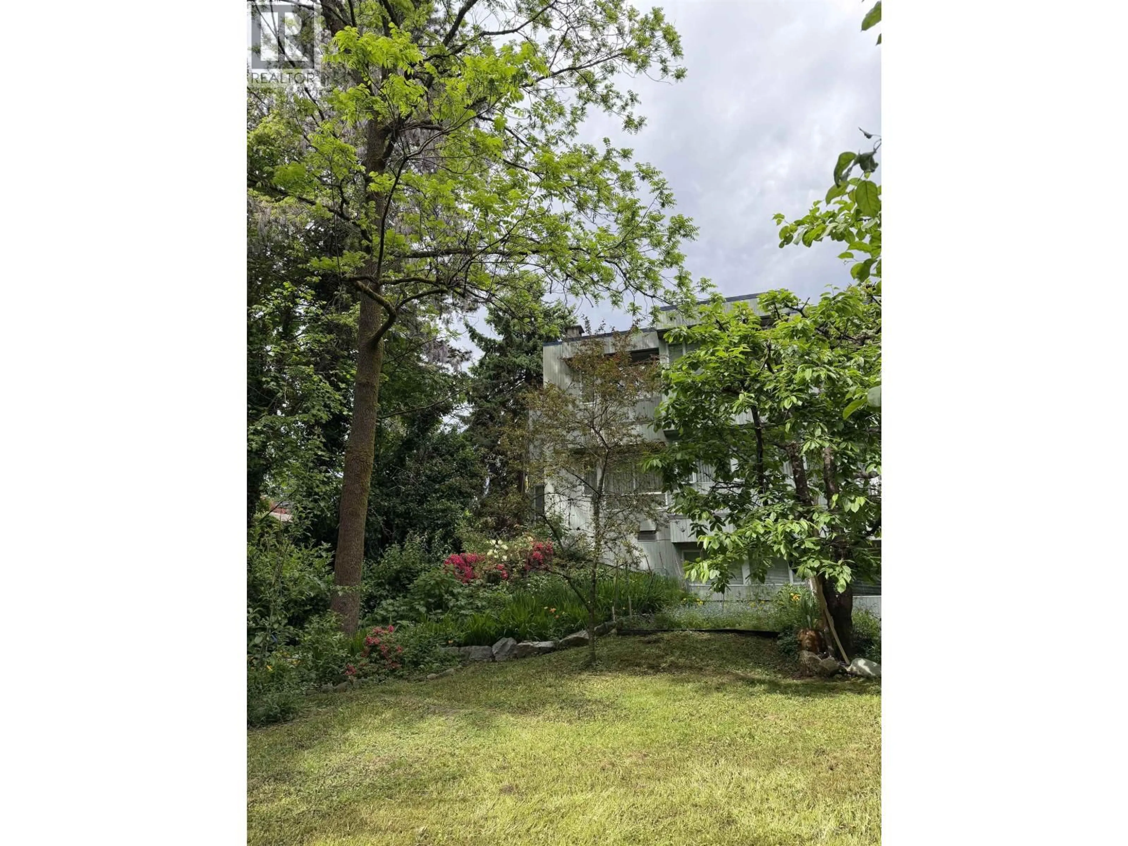 A pic from outside/outdoor area/front of a property/back of a property/a pic from drone, forest/trees view for 756 ROCHESTER AVENUE, Coquitlam British Columbia V3K2V8