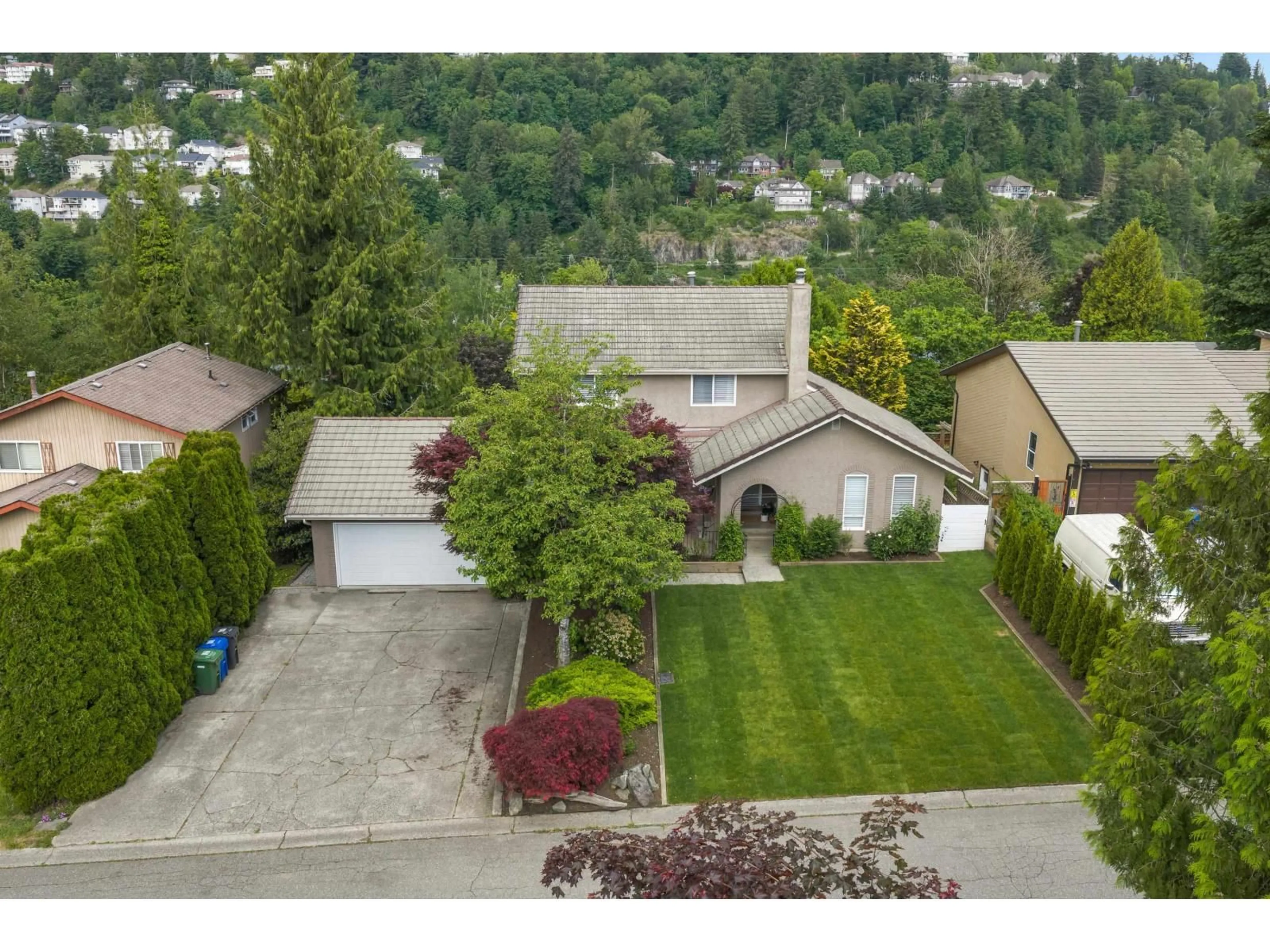 A pic from outside/outdoor area/front of a property/back of a property/a pic from drone, street for 2238 OLYMPIA PLACE, Abbotsford British Columbia V2S7R5