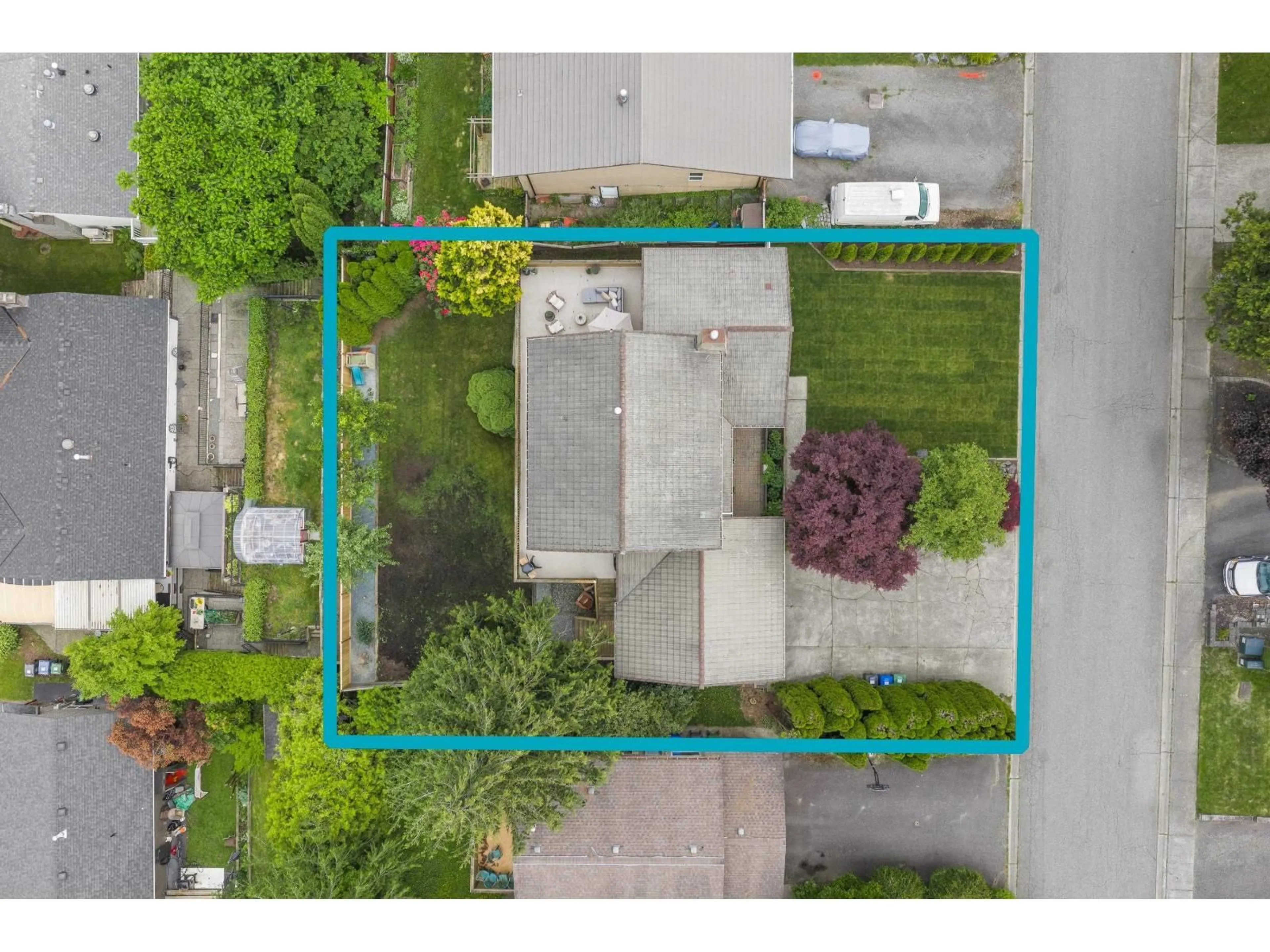 A pic from outside/outdoor area/front of a property/back of a property/a pic from drone, street for 2238 OLYMPIA PLACE, Abbotsford British Columbia V2S7R5