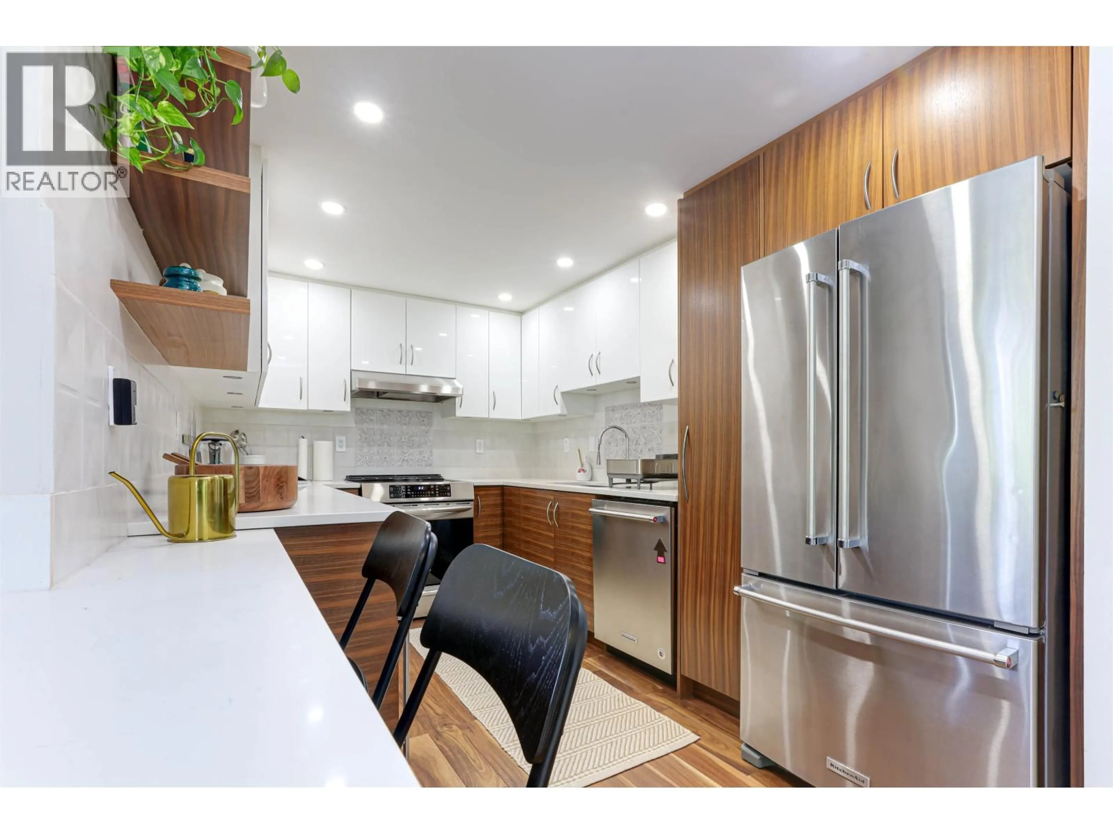 Open concept kitchen, wood/laminate floor for 505 - 1006 BEACH AVENUE, Vancouver British Columbia V6E1T7