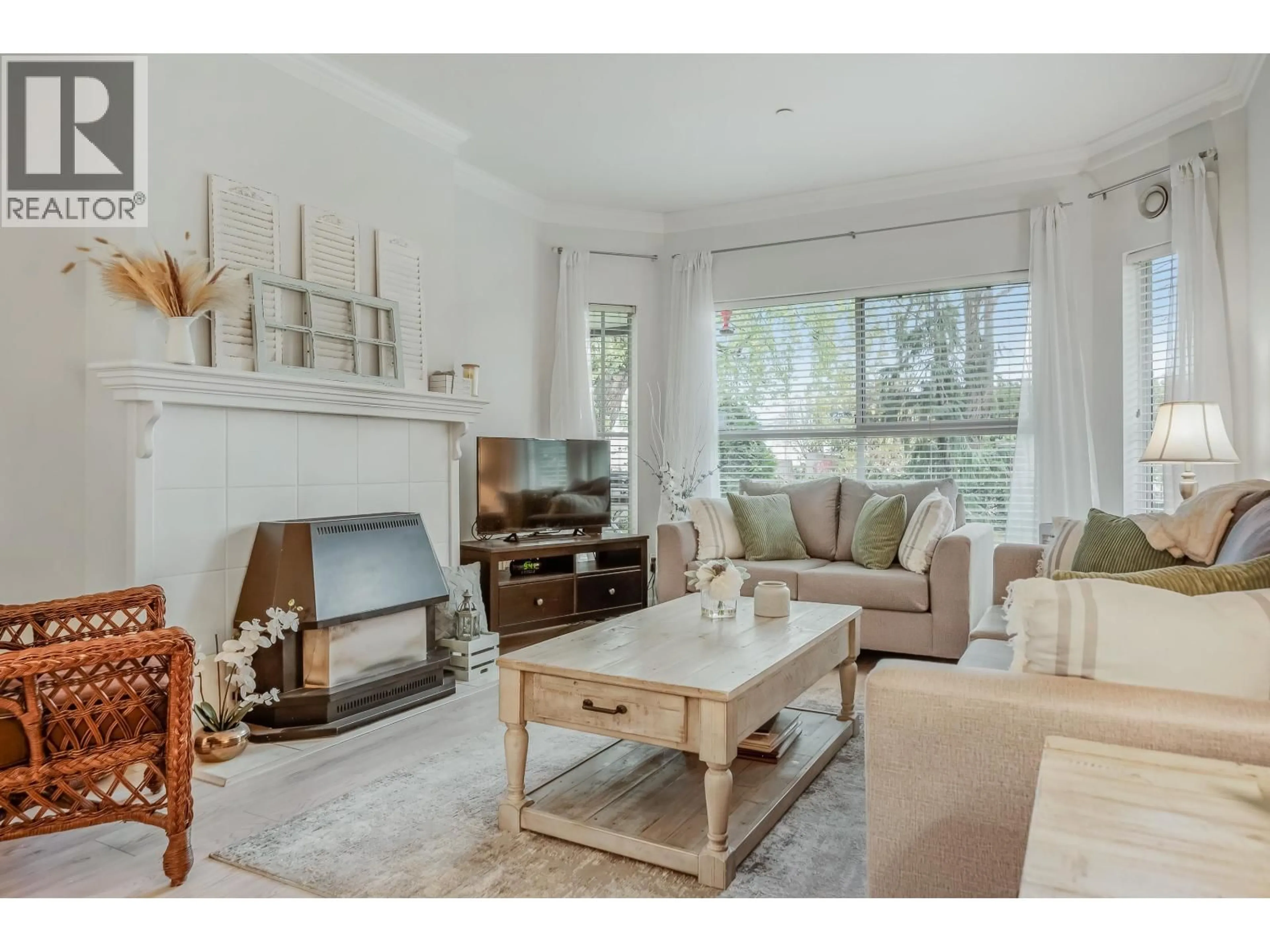 Living room with furniture, unknown for 112 - 12464 191B STREET, Pitt Meadows British Columbia V3Y2P6