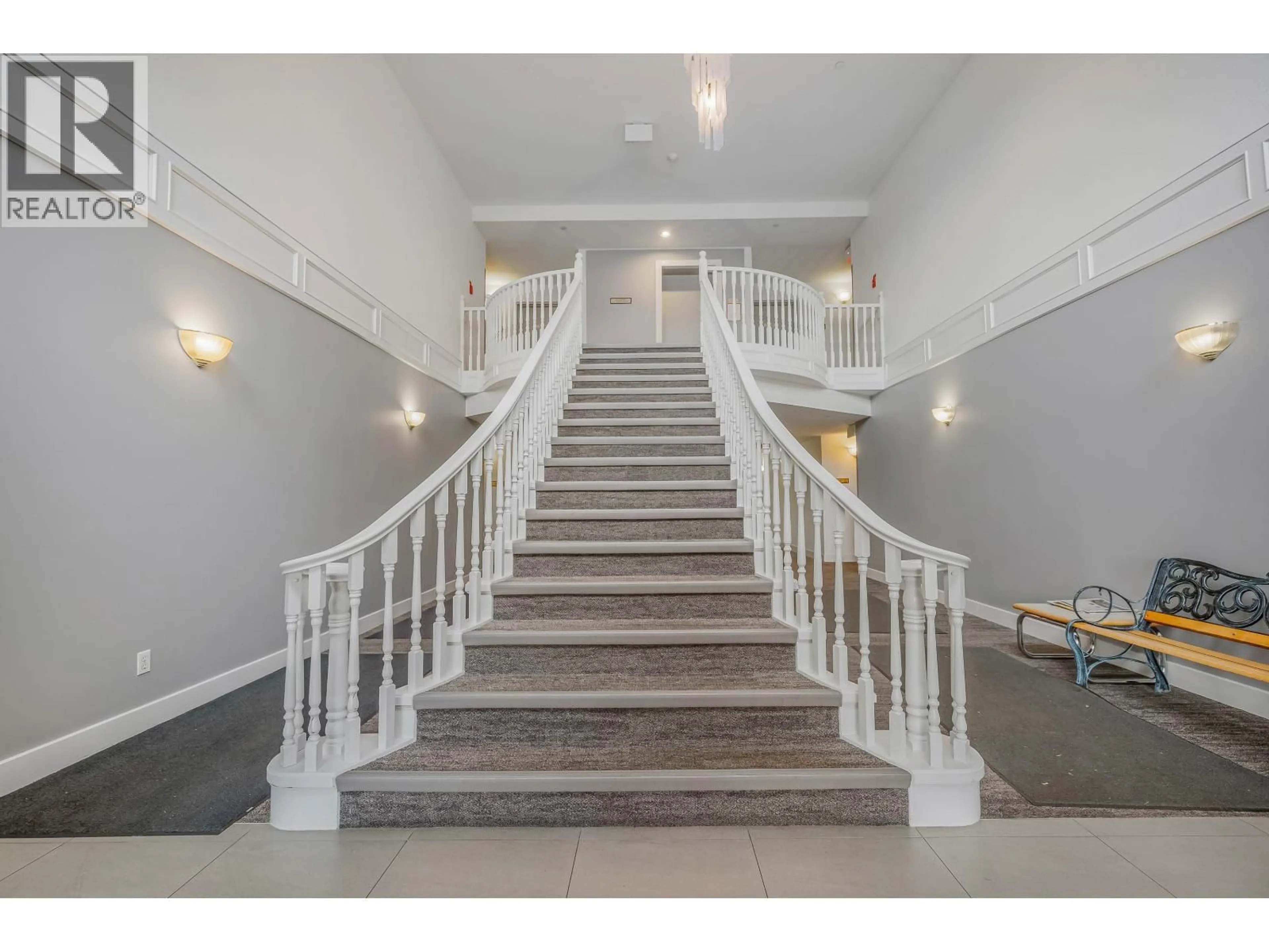 Indoor foyer for 112 - 12464 191B STREET, Pitt Meadows British Columbia V3Y2P6