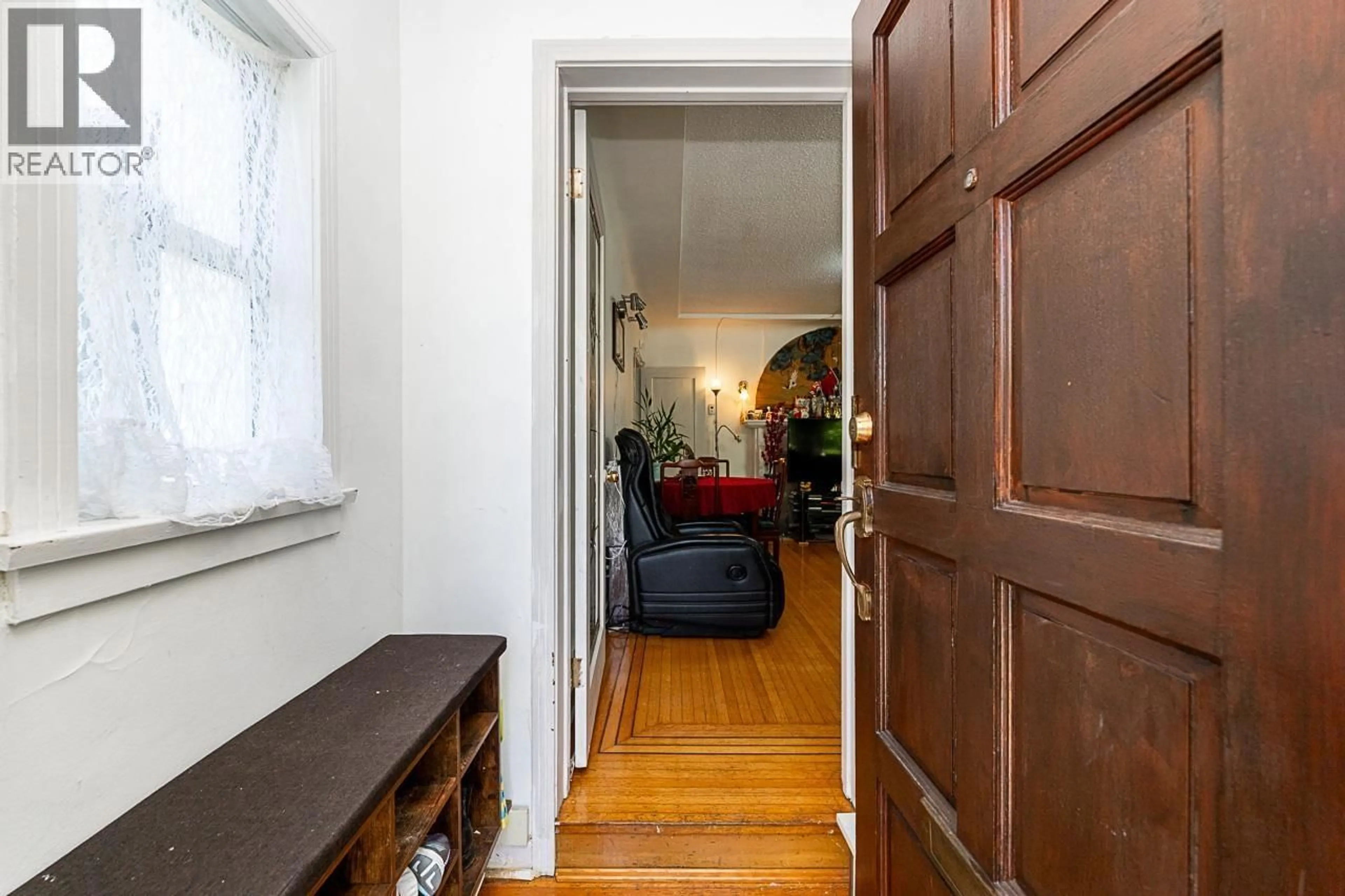 Indoor entryway for 3553 INVERNESS STREET, Vancouver British Columbia V5V4V6