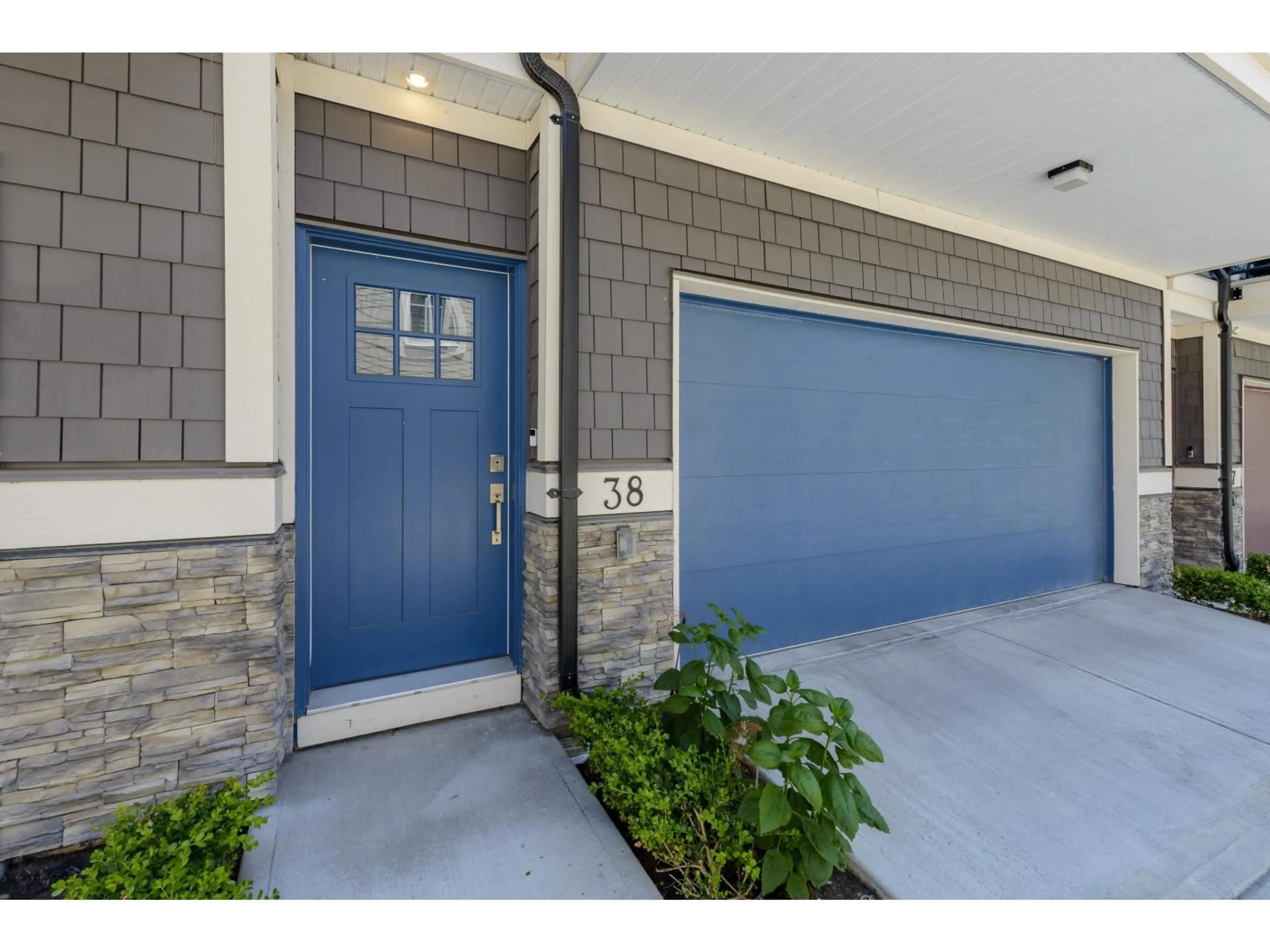 Indoor entryway for 38 - 10488 124 STREET, Surrey British Columbia V3V0E9