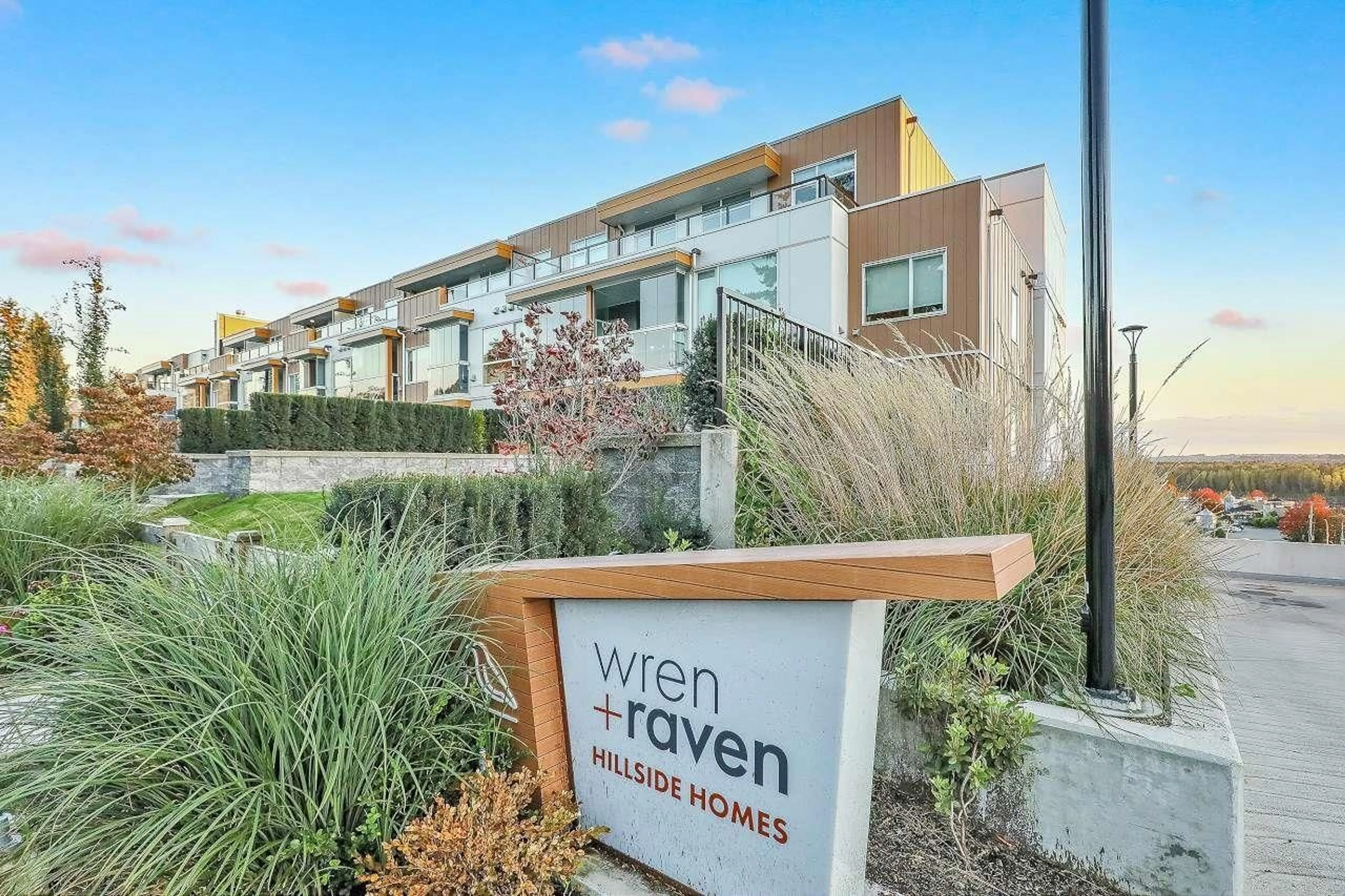 Indoor foyer for 309 - 31940 RAVEN AVENUE, Mission British Columbia V2V0L1