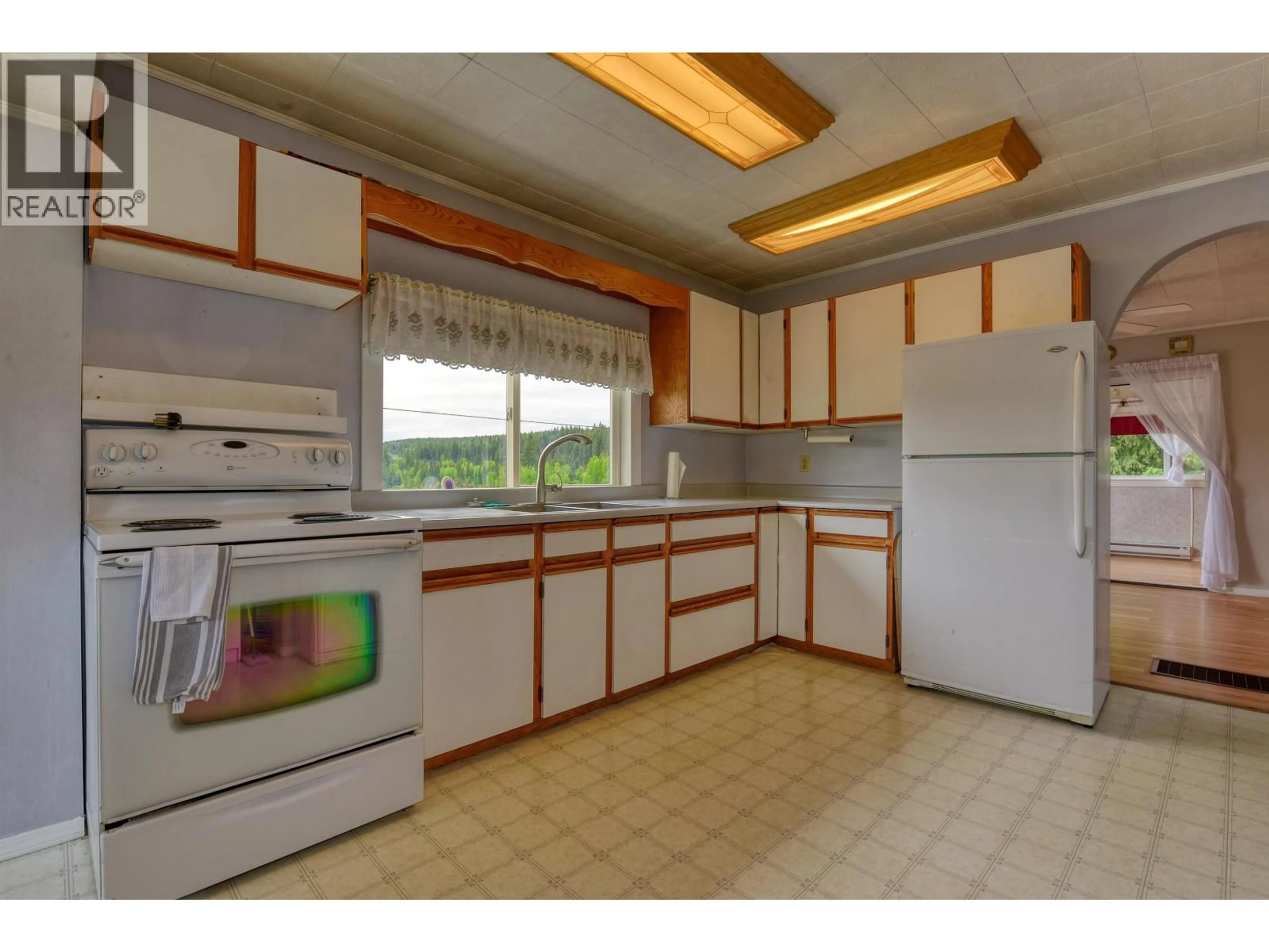 Standard kitchen, unknown for 2752 ENTERPRISE ROAD, Williams Lake British Columbia V0K1T1