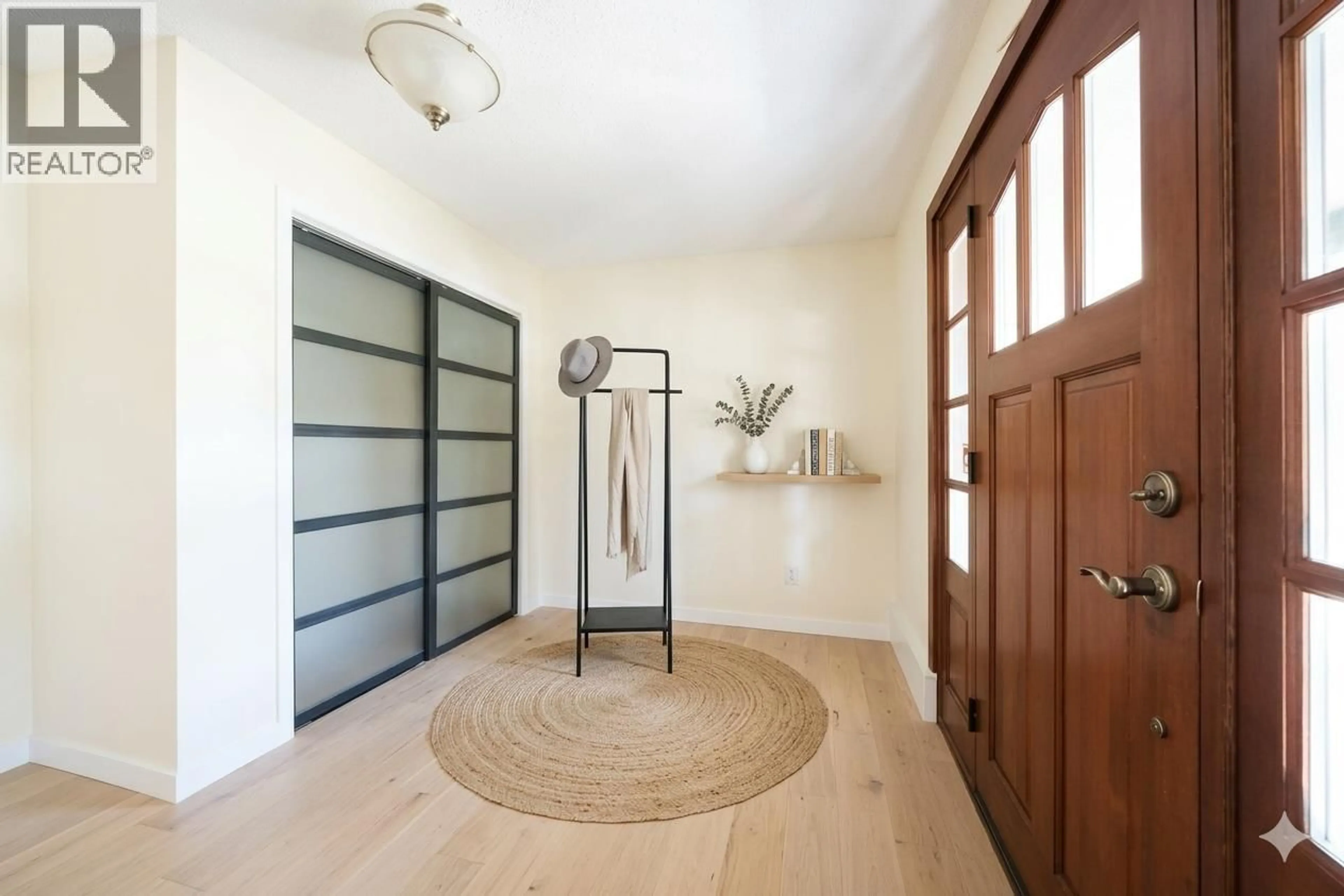 Indoor entryway for 3691 BARGEN DRIVE, Richmond British Columbia V6X2R7