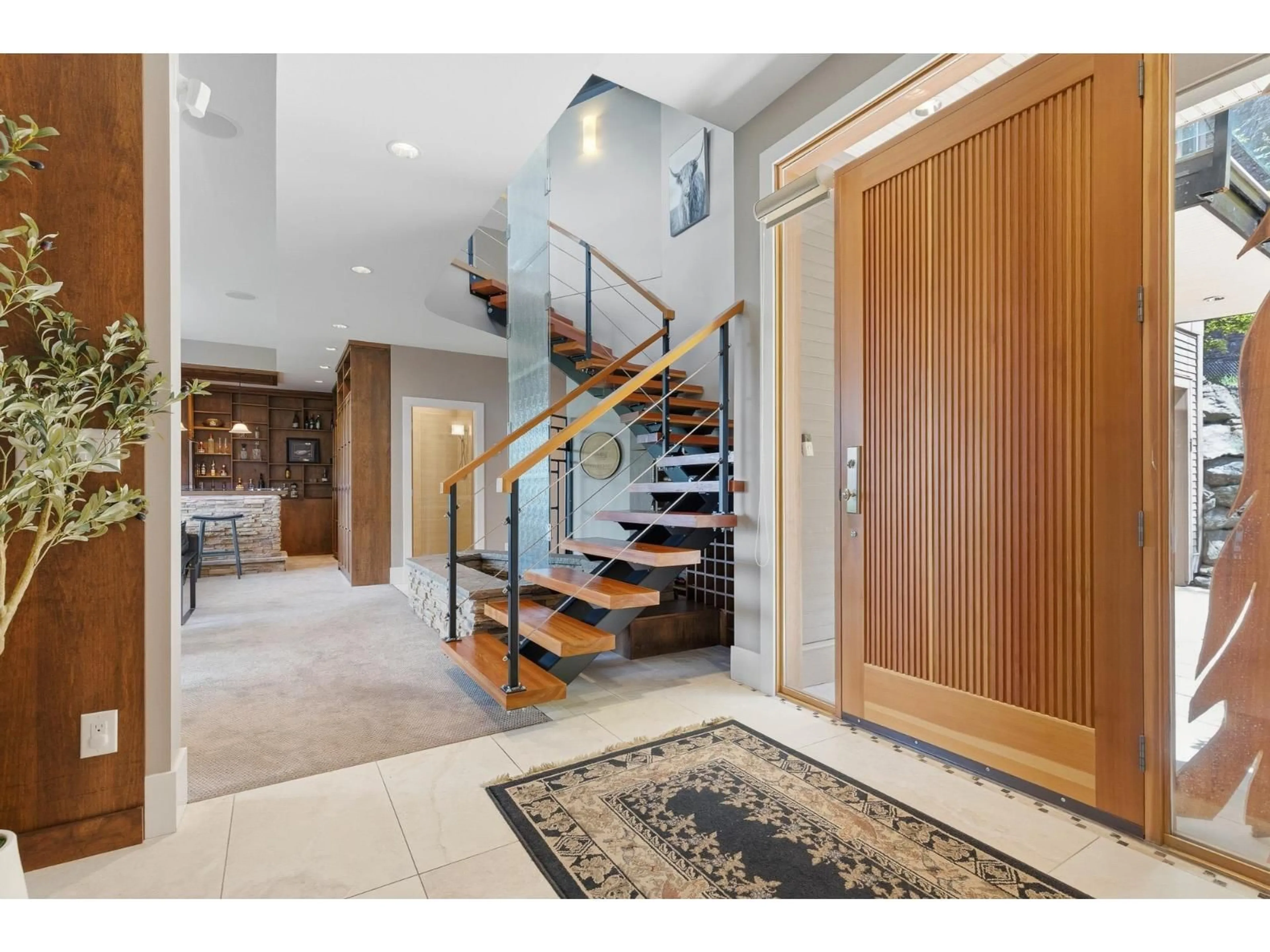 Indoor foyer for 1 - 43462 ALAMEDA DRIVE, Chilliwack British Columbia V2R0M3