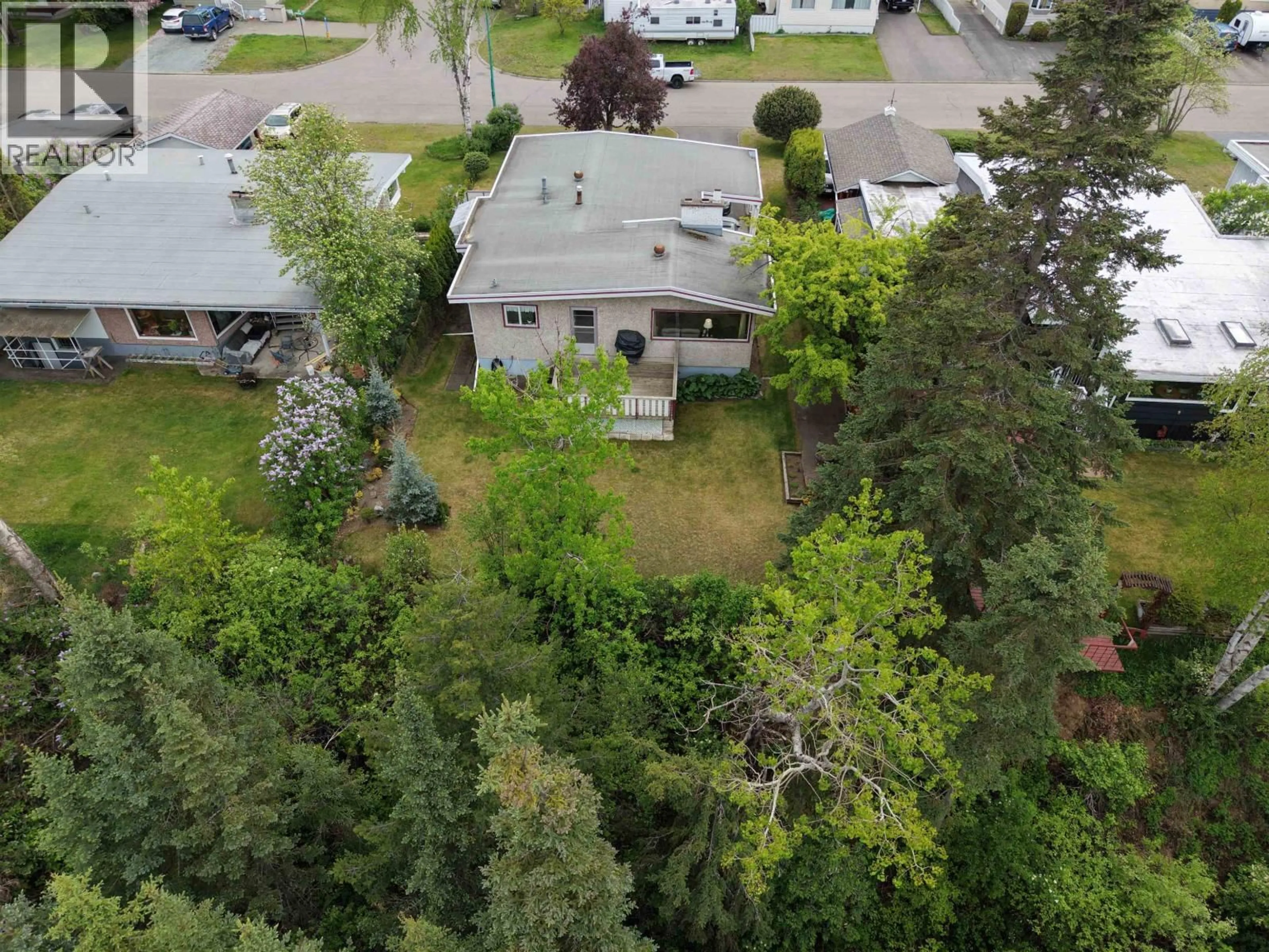 A pic from outside/outdoor area/front of a property/back of a property/a pic from drone, street for 2800 HAMMOND AVENUE, Prince George British Columbia V2M1A5