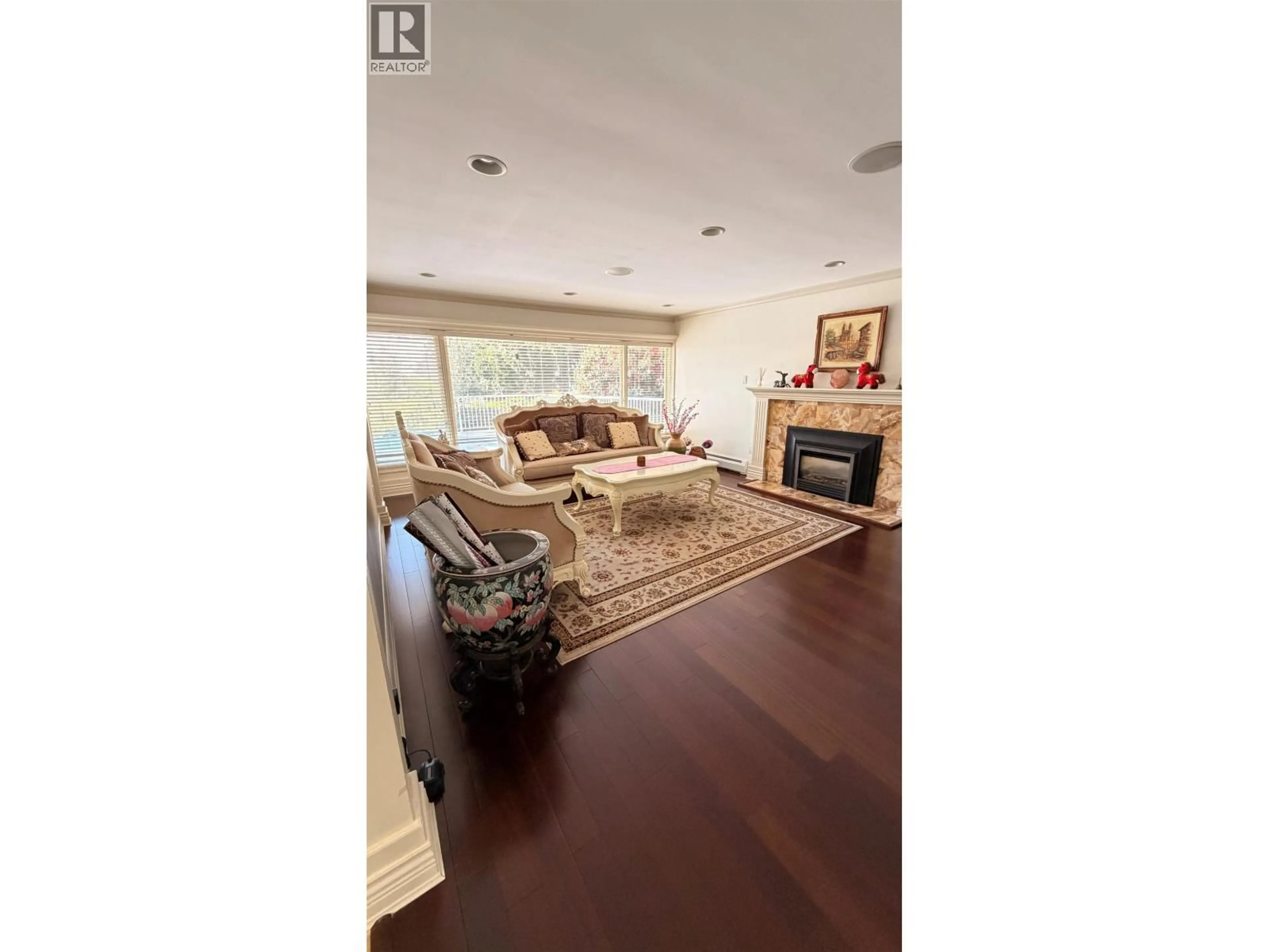 Living room with furniture, wood/laminate floor for 1393 MATHERS AVENUE, West Vancouver British Columbia V7T2G5