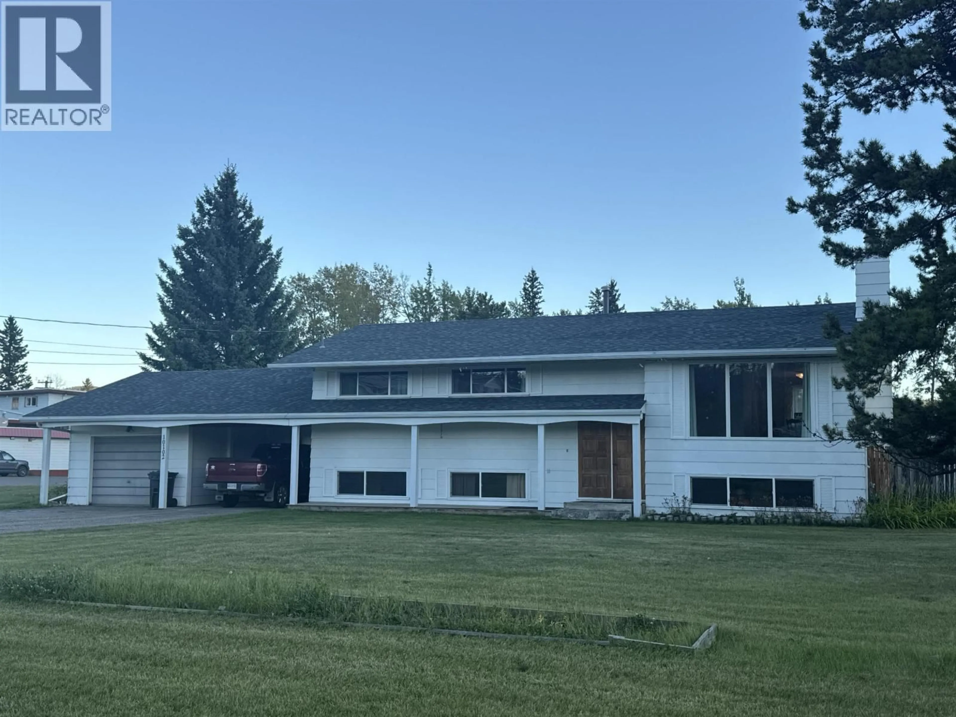 Home with vinyl exterior material, unknown for 10102 PAQUETTE AVENUE, Hudsons Hope British Columbia V0C1V0