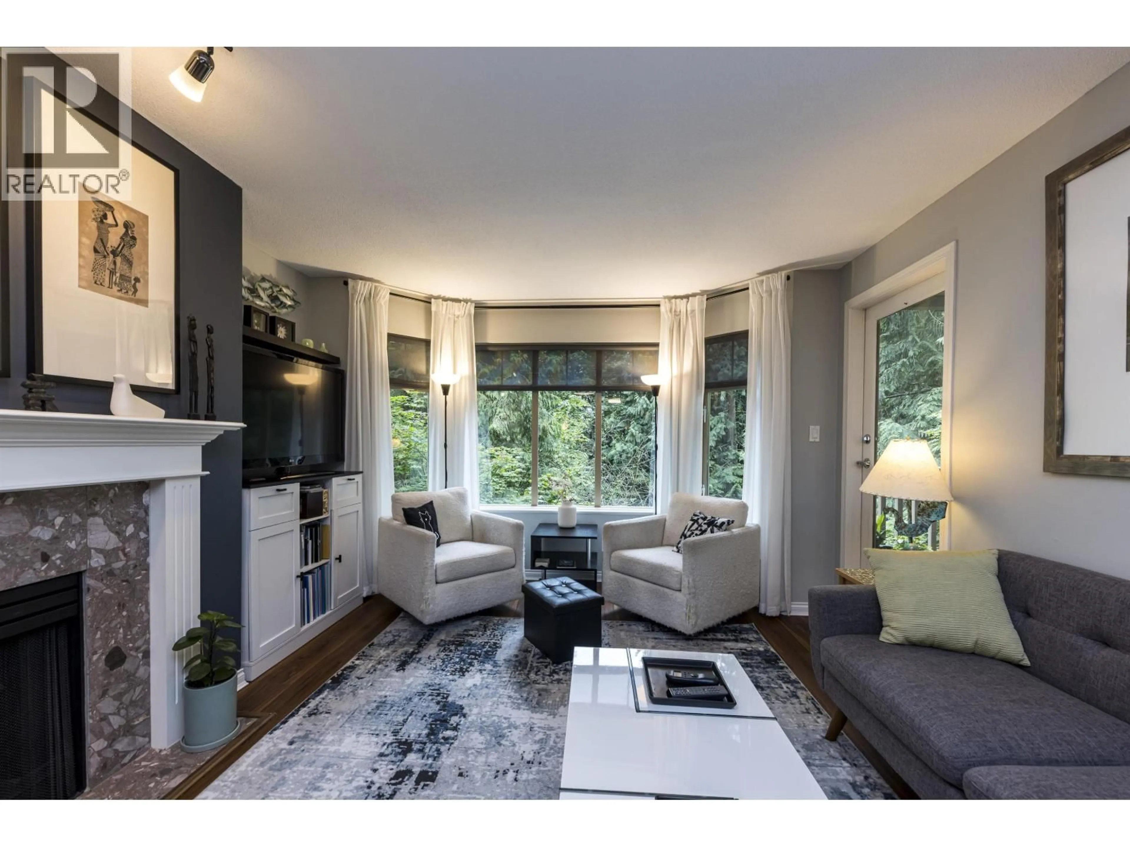 Living room with furniture, unknown for 412 - 2059 CHESTERFIELD AVENUE, North Vancouver British Columbia V7M2P4
