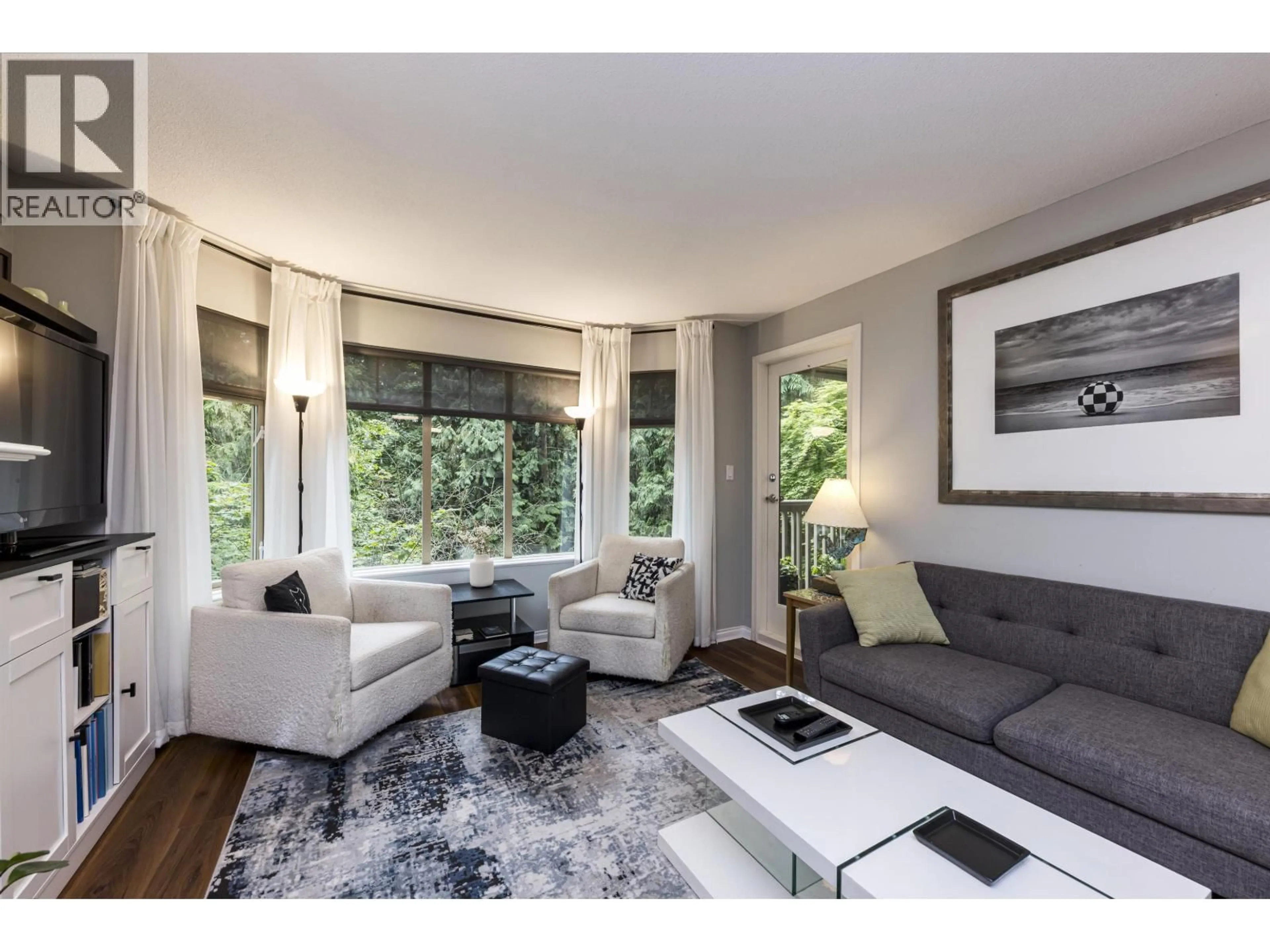 Living room with furniture, unknown for 412 - 2059 CHESTERFIELD AVENUE, North Vancouver British Columbia V7M2P4