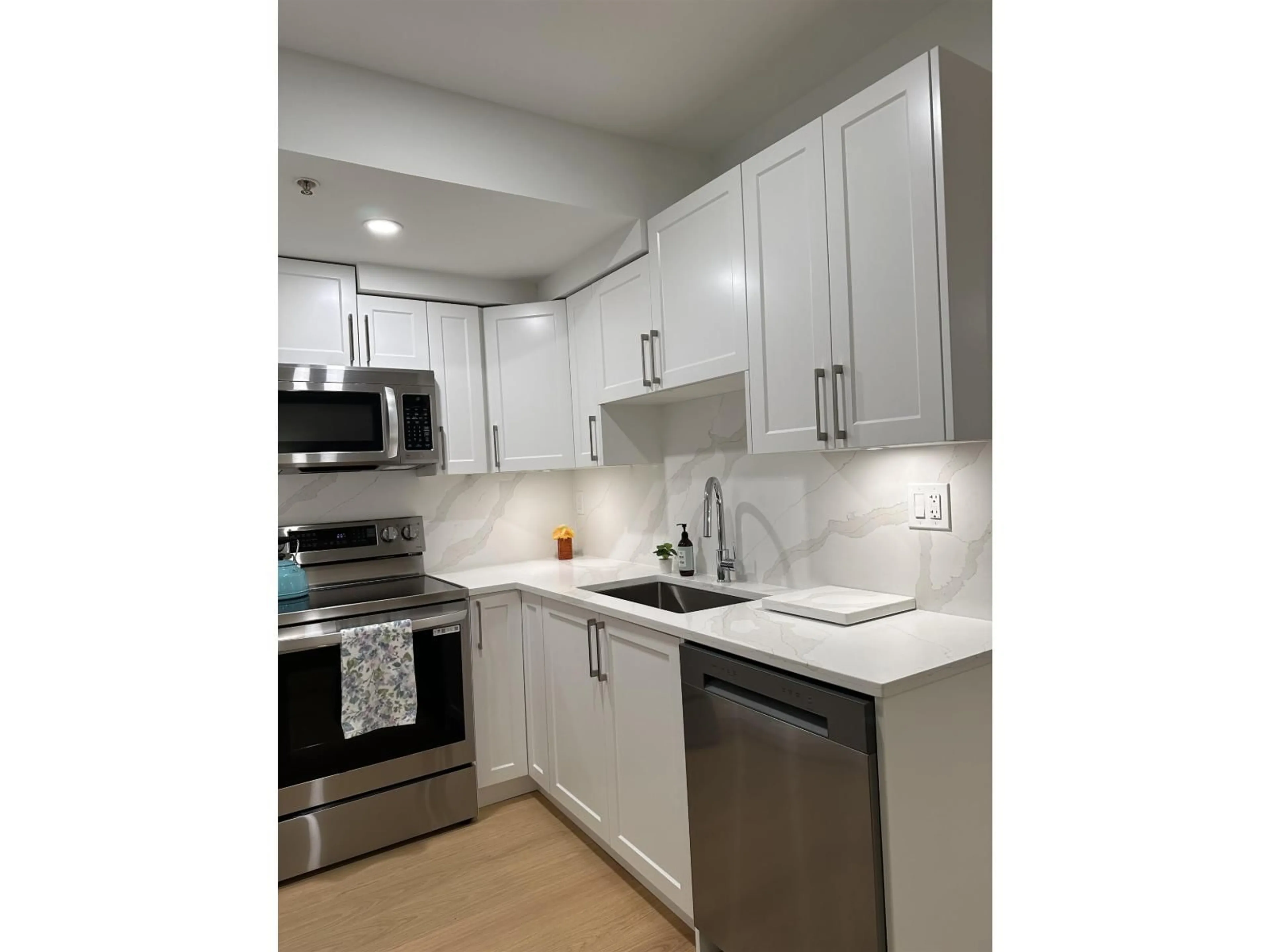Standard kitchen, unknown for 81 - 13239 OLD YALE ROAD, Surrey British Columbia V3T3C5