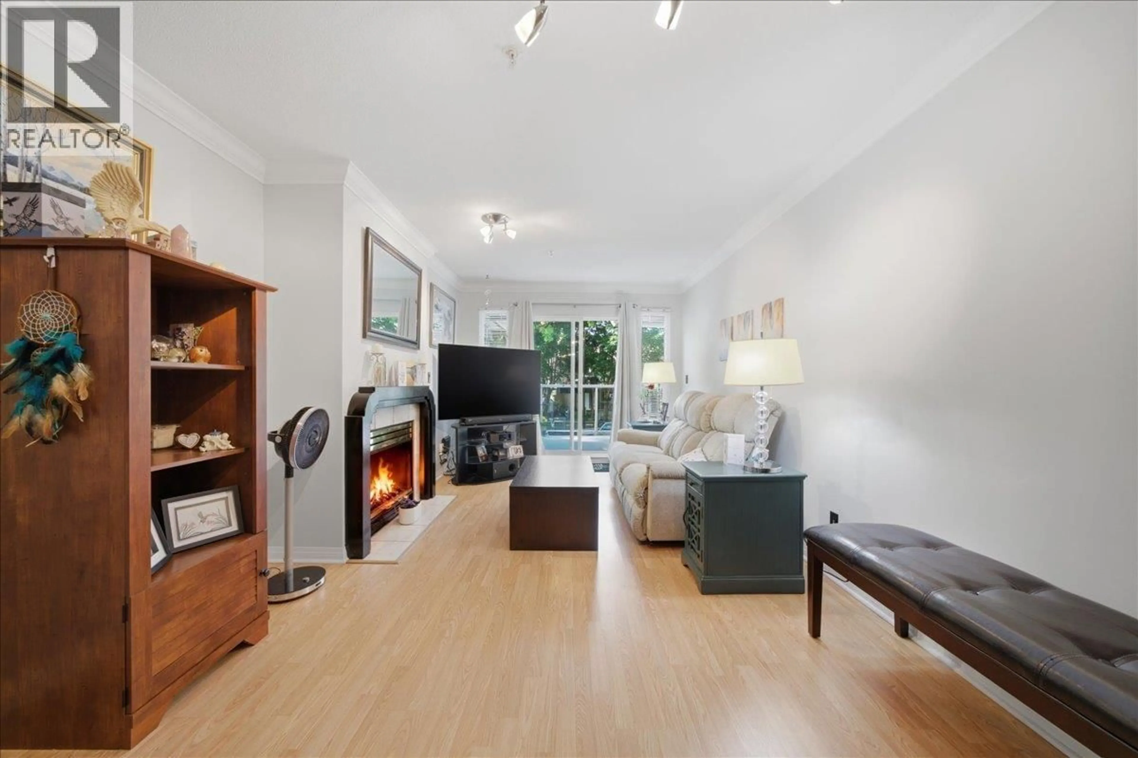 Living room with furniture, unknown for 203 - 22275 123 AVENUE, Maple Ridge British Columbia V2X4E1