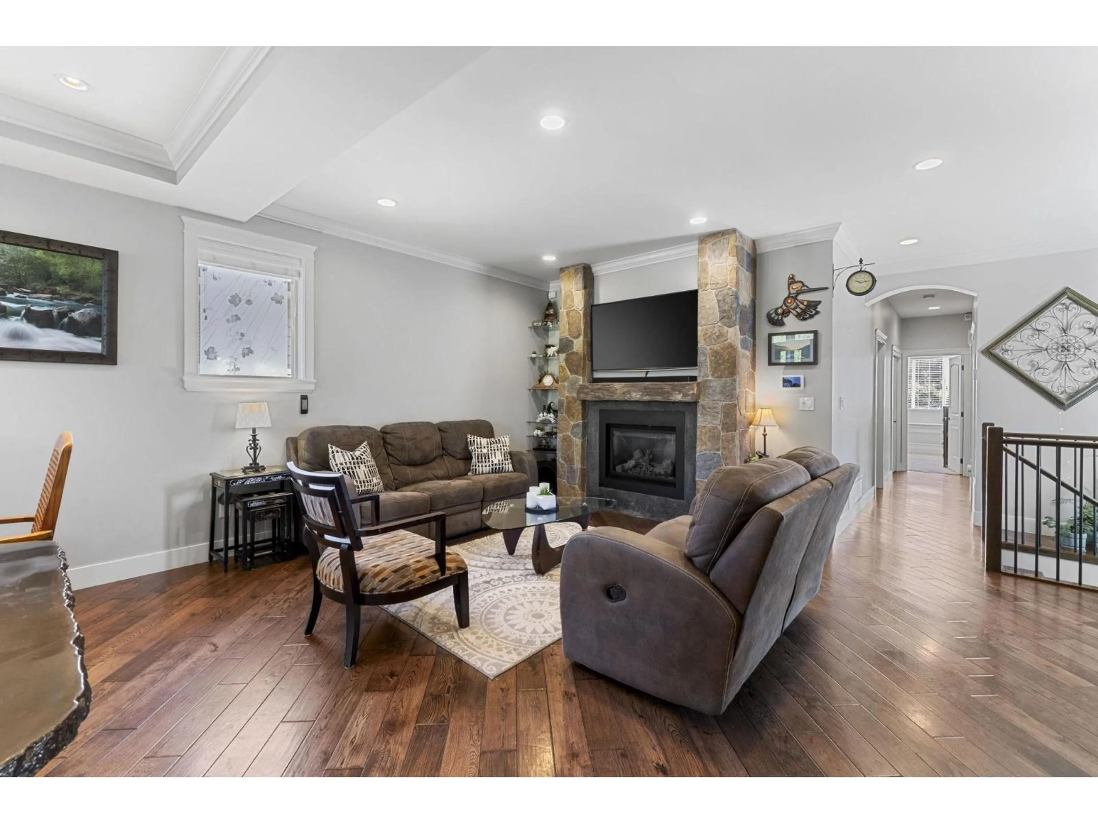 Living room with furniture, wood/laminate floor for 9603 ST. DAVID STREET, Chilliwack British Columbia V2P5B5