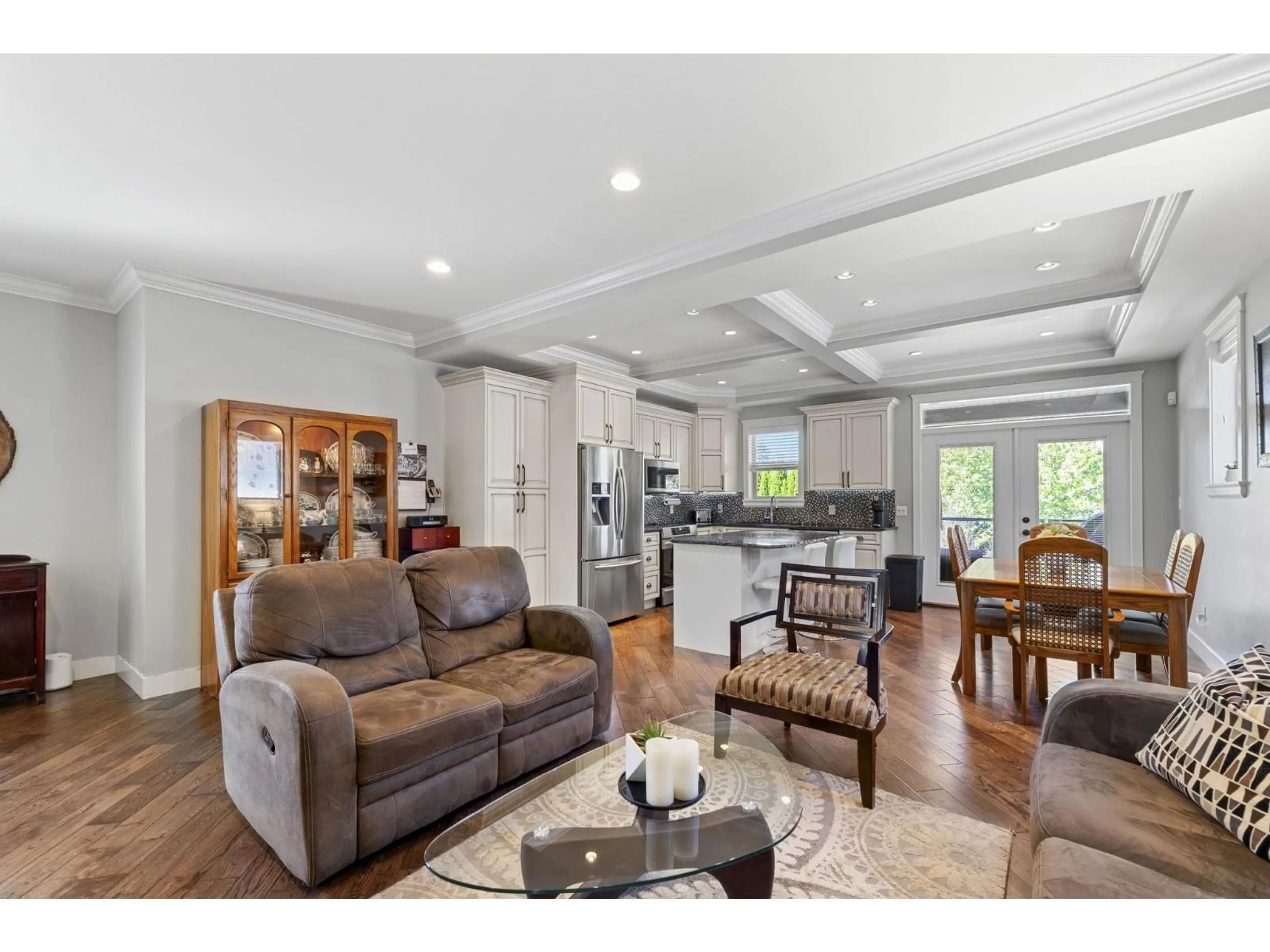 Living room with furniture, wood/laminate floor for 9603 ST. DAVID STREET, Chilliwack British Columbia V2P5B5
