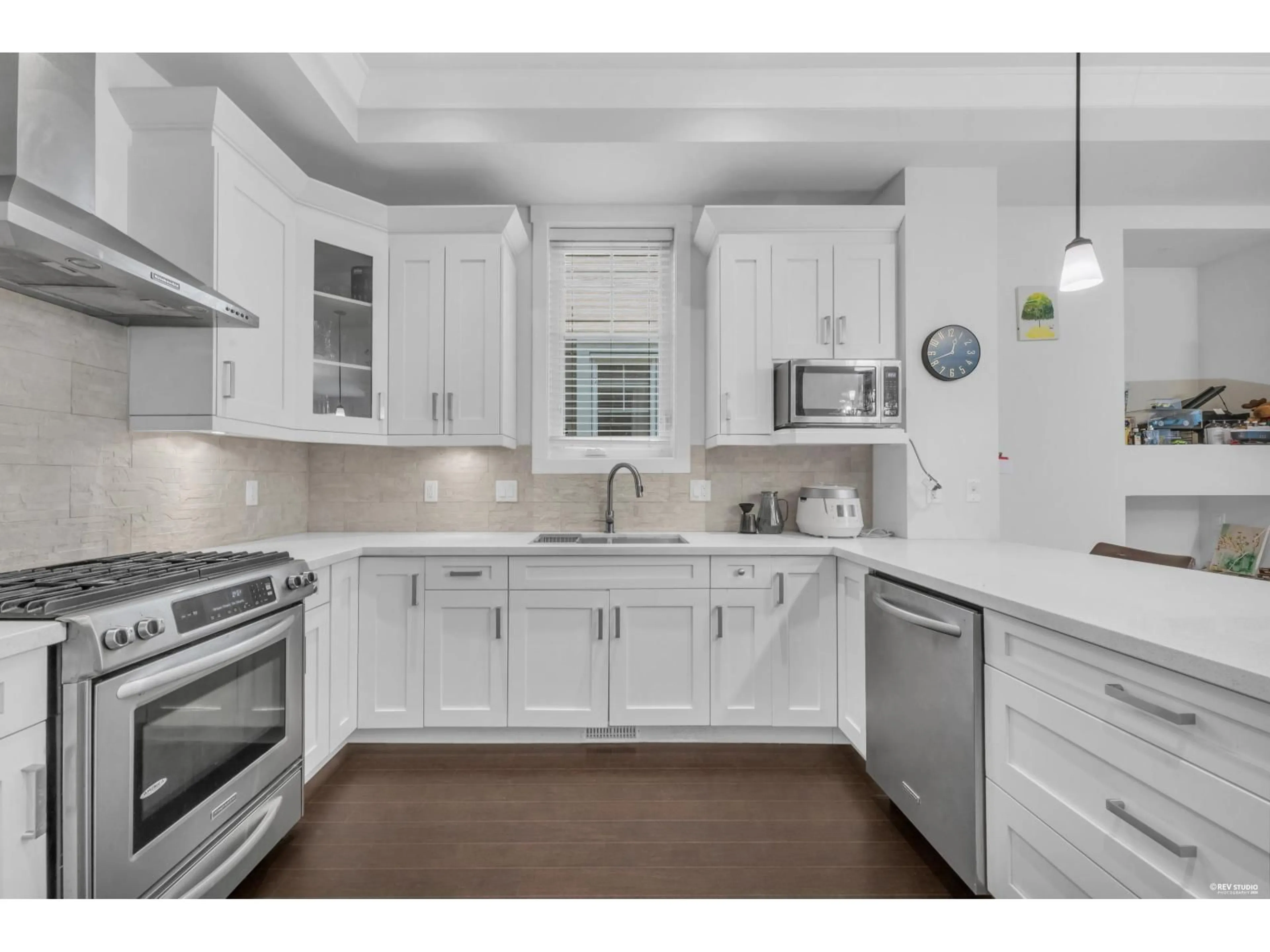 Open concept kitchen, ceramic/tile floor for 2290 164A STREET, Surrey British Columbia V3Z0L8
