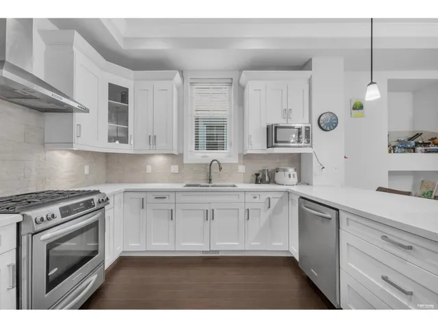 2290 164A STREET, Surrey 4