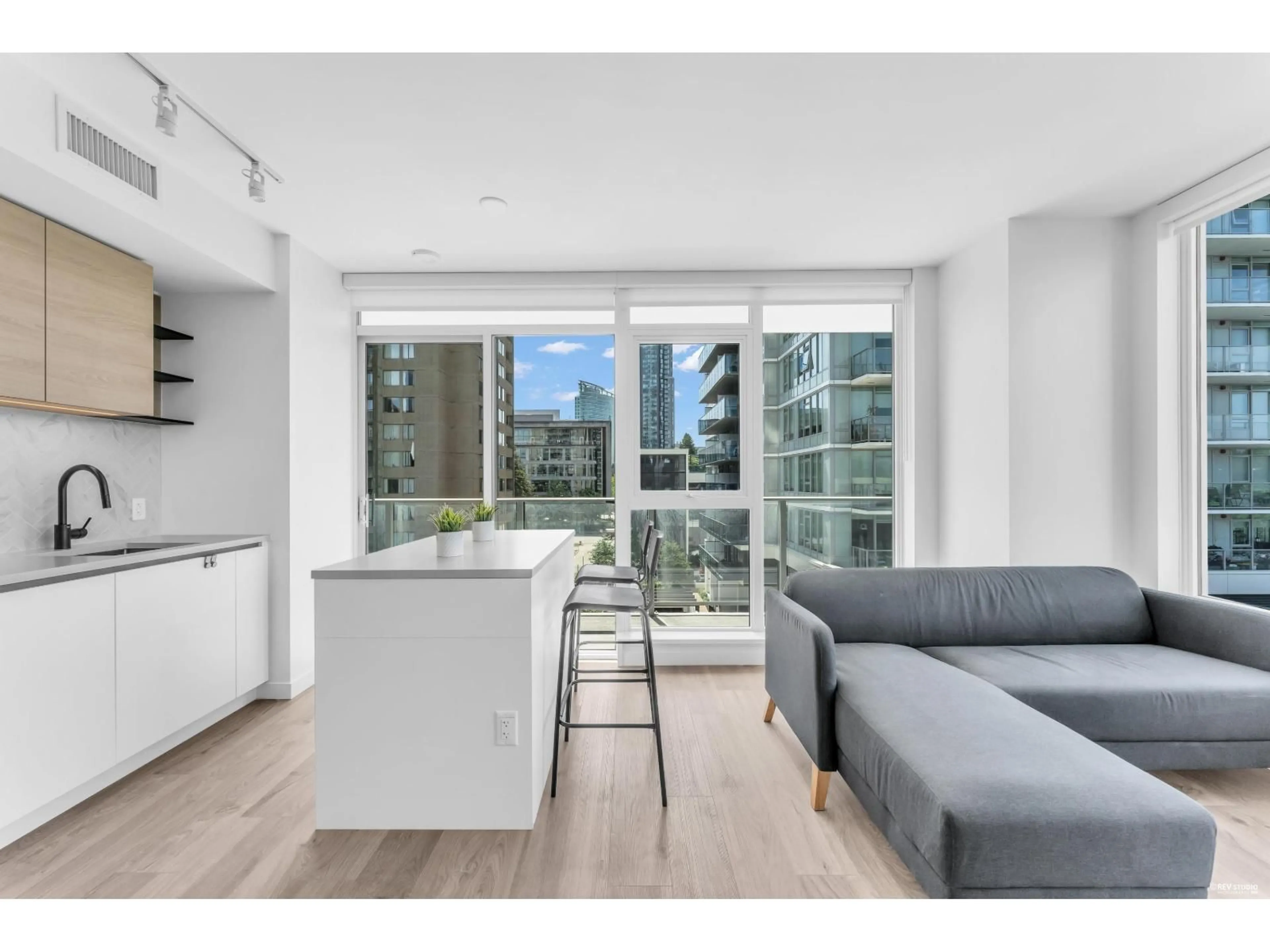 Open concept kitchen, unknown for 510 - 13428 105 AVENUE, Surrey British Columbia V3T0S6