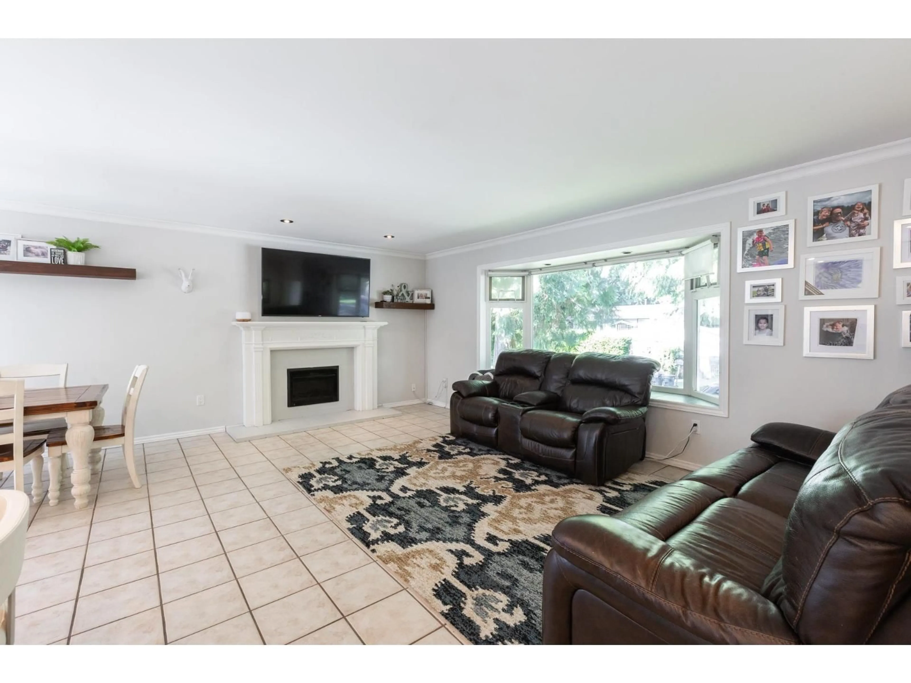 Living room with furniture, unknown for 3874 200A STREET, Langley British Columbia V3A6K7