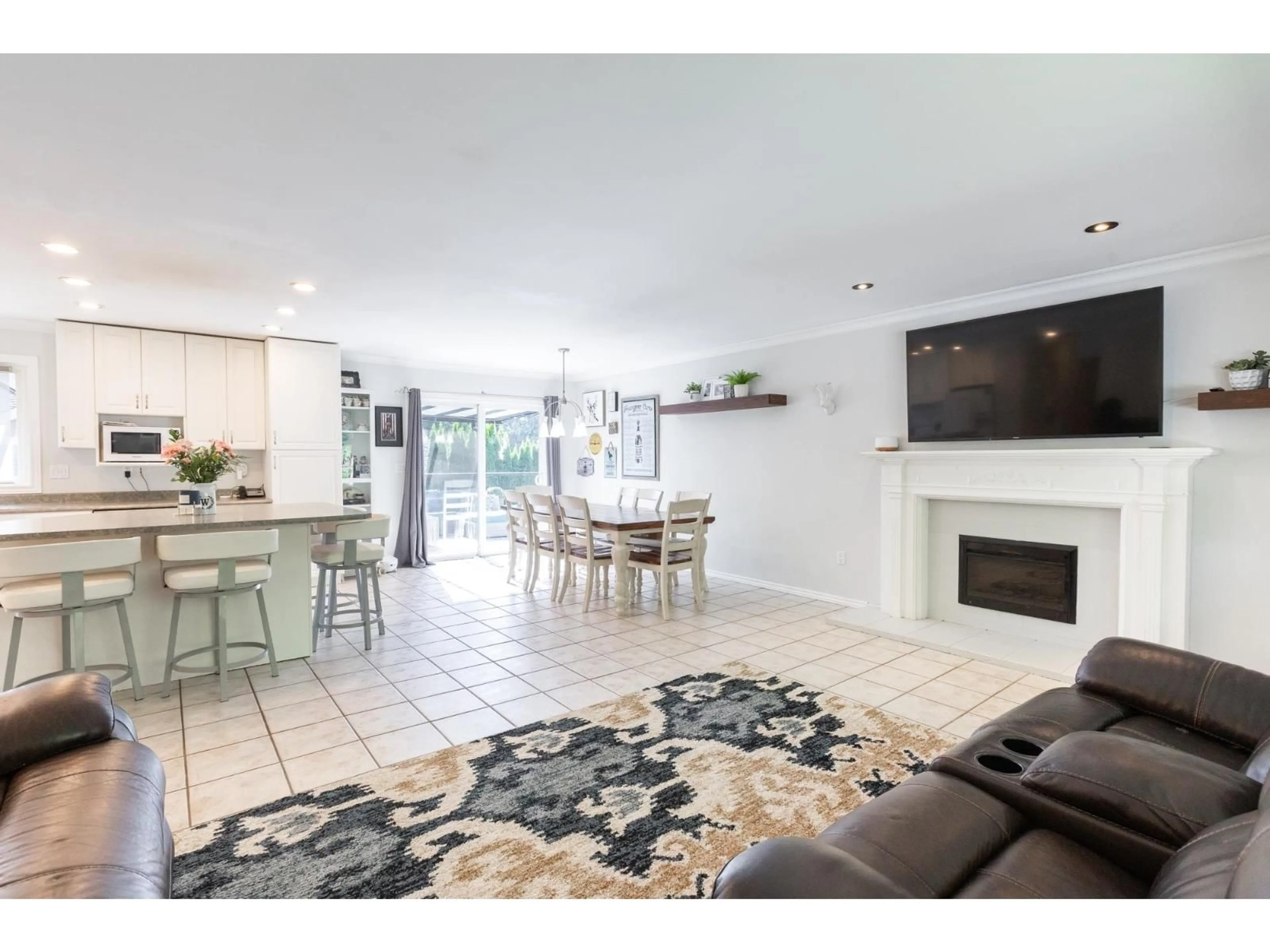 Open concept kitchen, ceramic/tile floor for 3874 200A STREET, Langley British Columbia V3A6K7