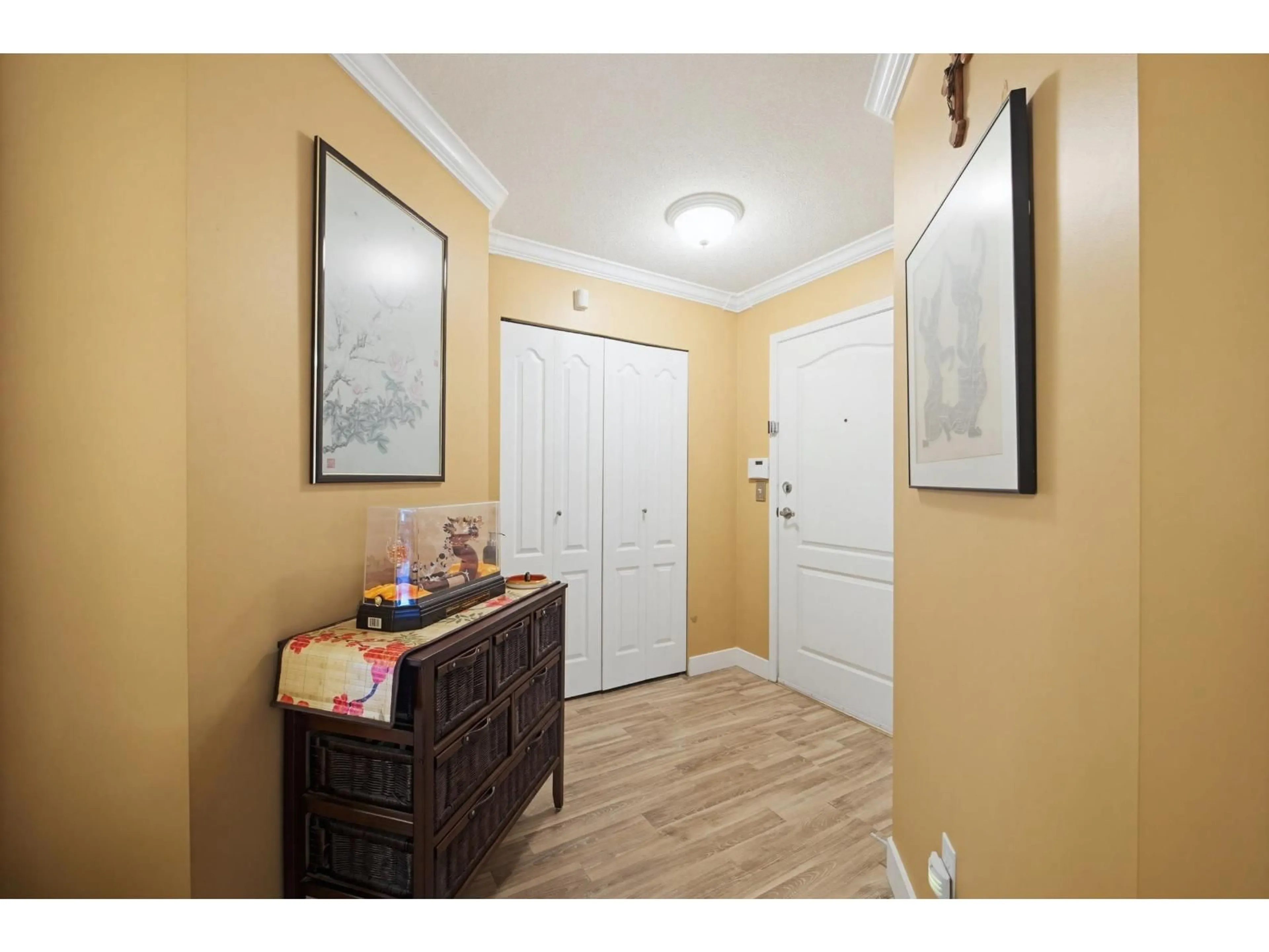 Indoor entryway for 119 - 20894 57 AVENUE, Langley British Columbia V3A8M7
