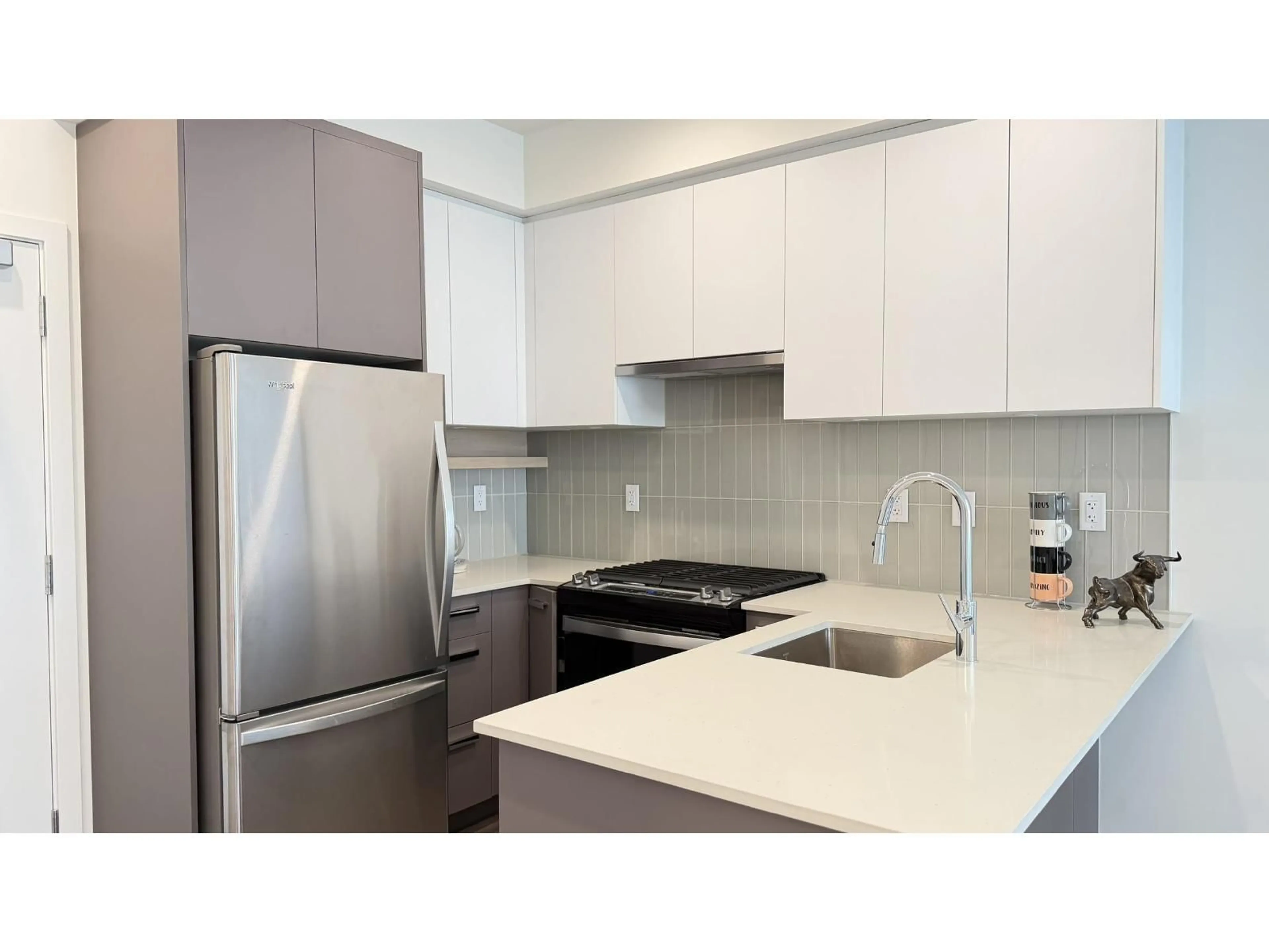 Standard kitchen, unknown for 204 - 13777 75A AVENUE, Surrey British Columbia V3W3W4