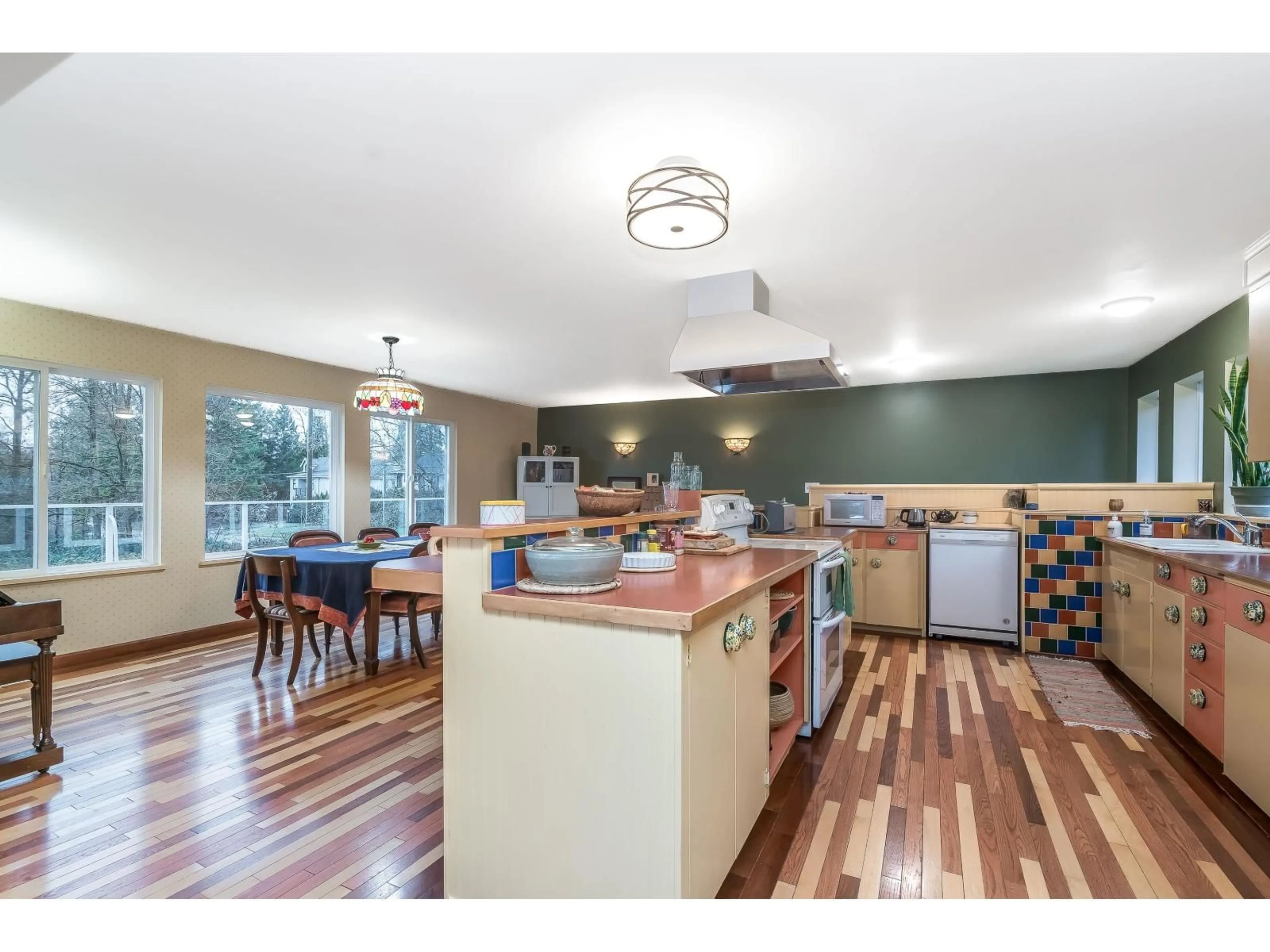 Open concept kitchen, wood/laminate floor for 3011 184 STREET, Surrey British Columbia V3Z9V2