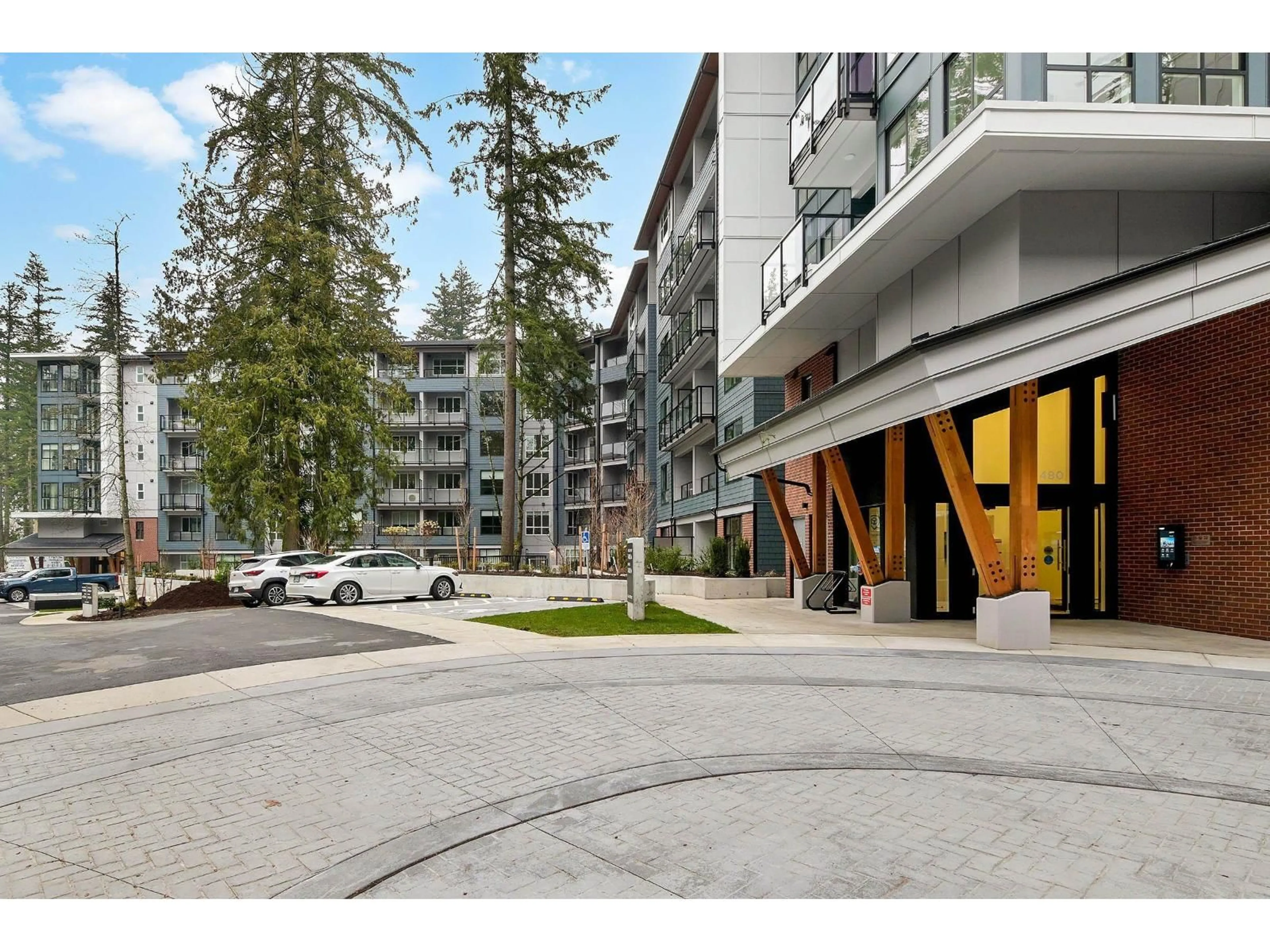 Patio, street for 204 - 3480 146A STREET, Surrey British Columbia V4P0H6