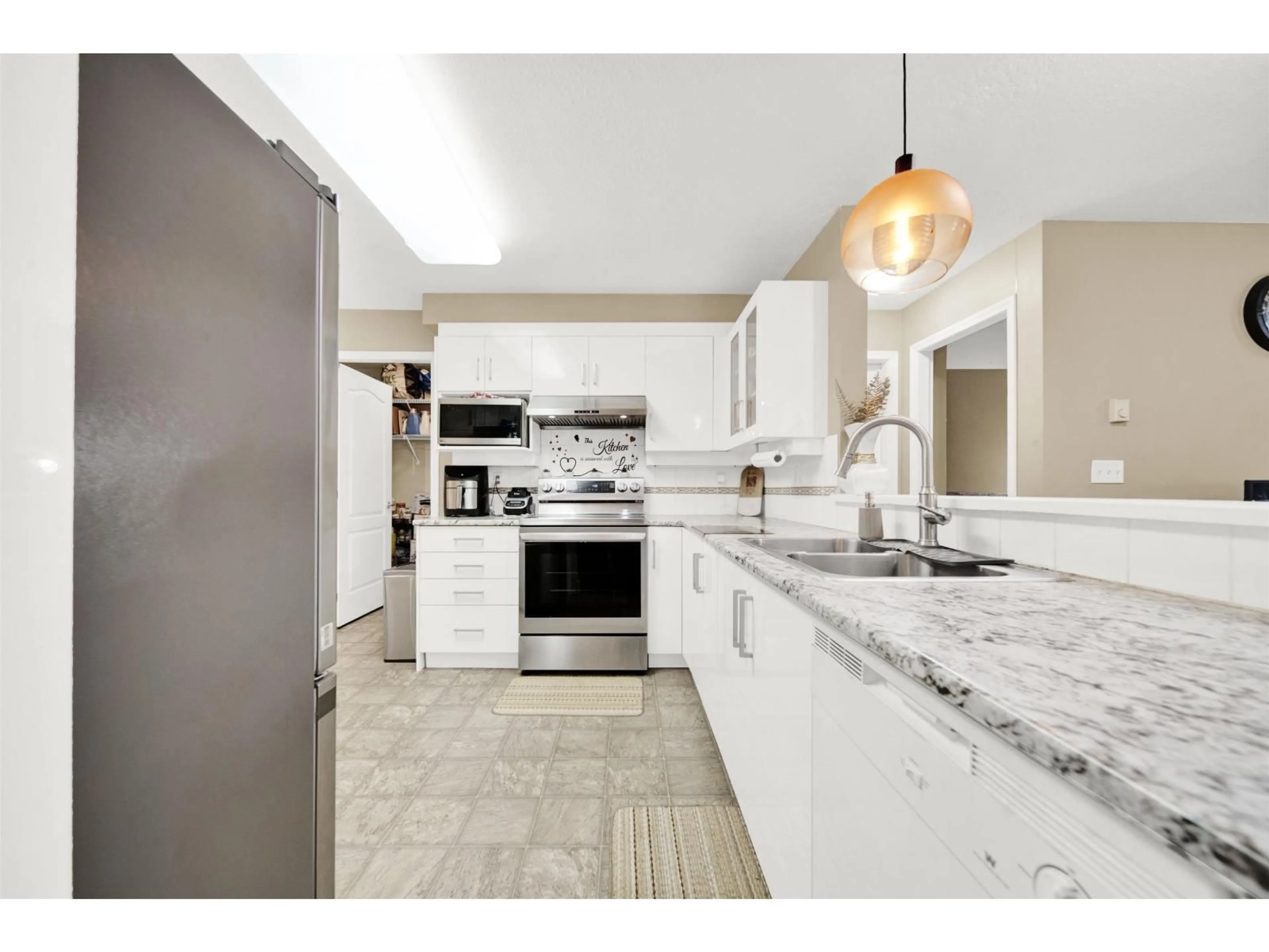Open concept kitchen, ceramic/tile floor for 209 - 15298 20 AVENUE, Surrey British Columbia V4A2A3