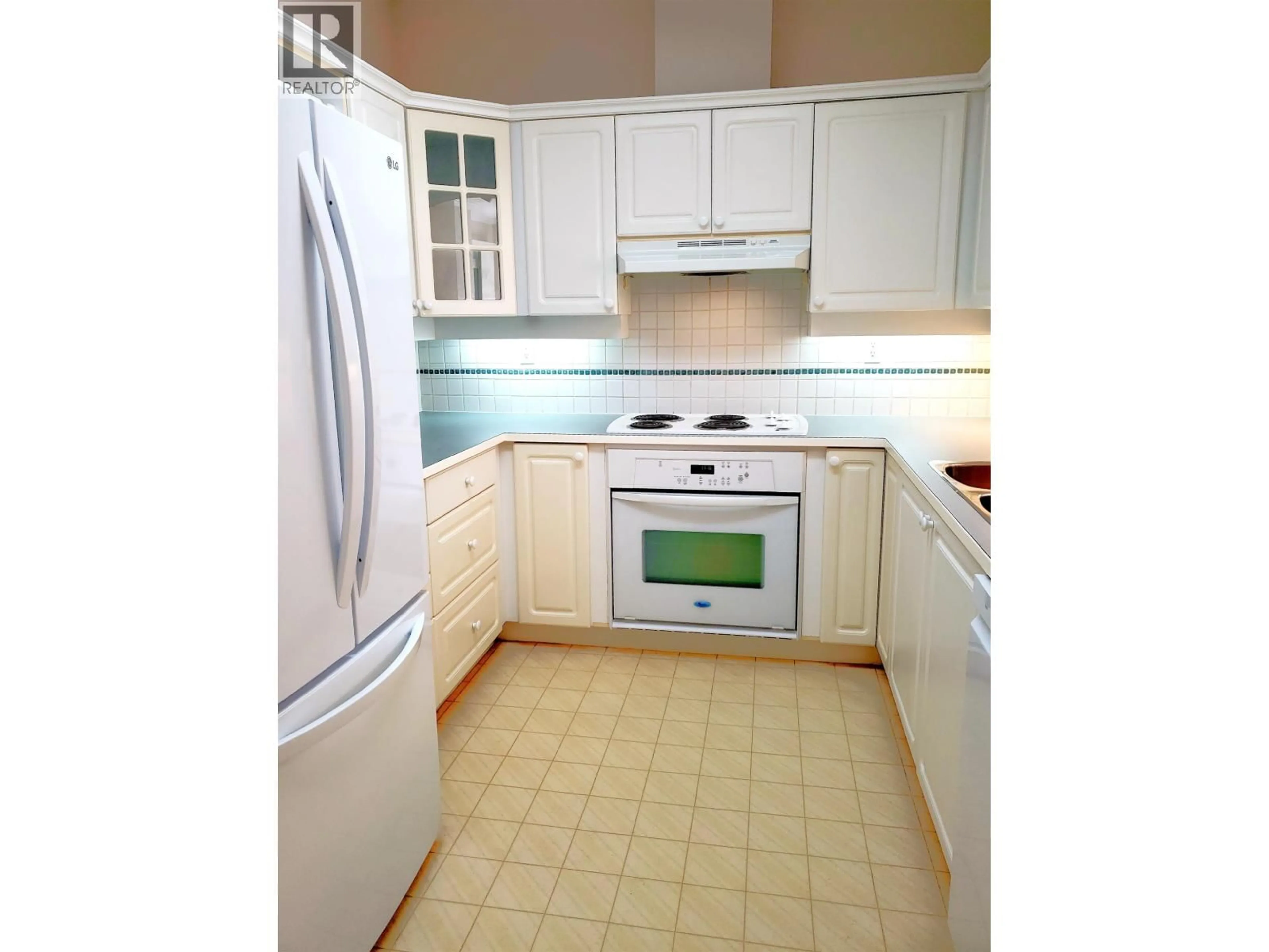 Standard kitchen, unknown for 307 - 2985 PRINCESS CRESCENT, Coquitlam British Columbia V3B7P3