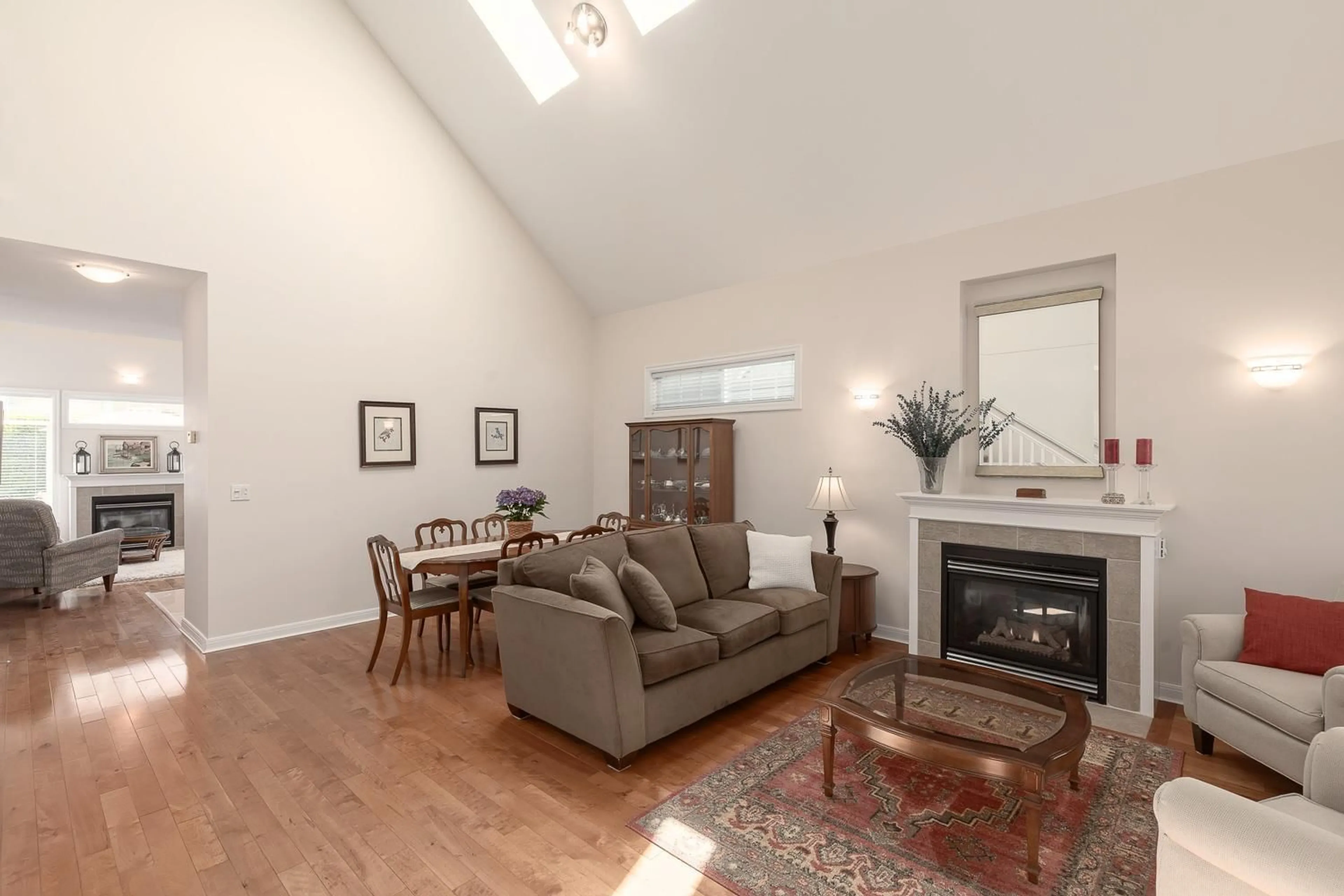 Living room with furniture, wood/laminate floor for 45 - 14968 24 AVENUE, Surrey British Columbia V4A9Y6