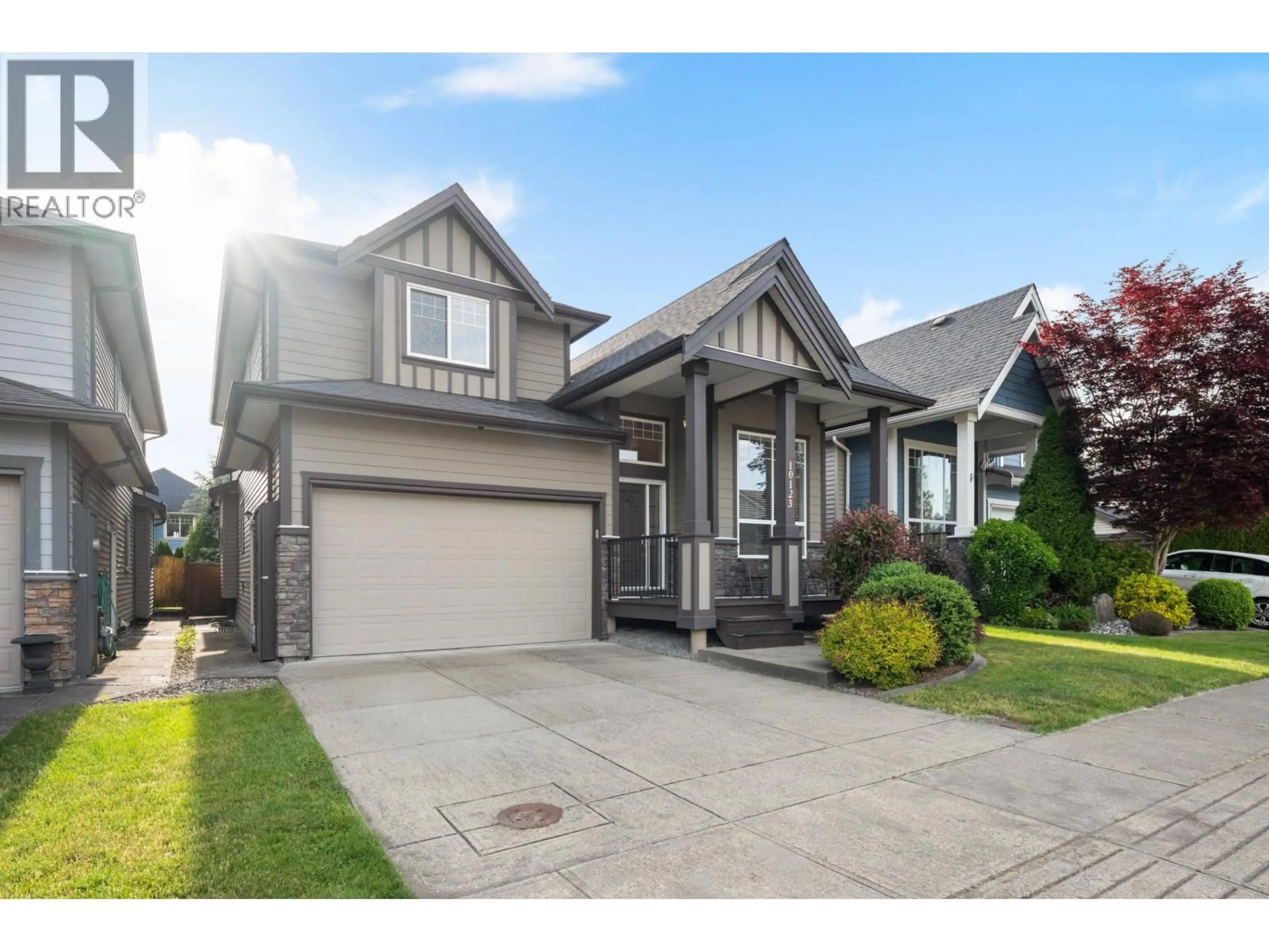 Home with vinyl exterior material, street for 10123 242 STREET, Maple Ridge British Columbia V2W0E6