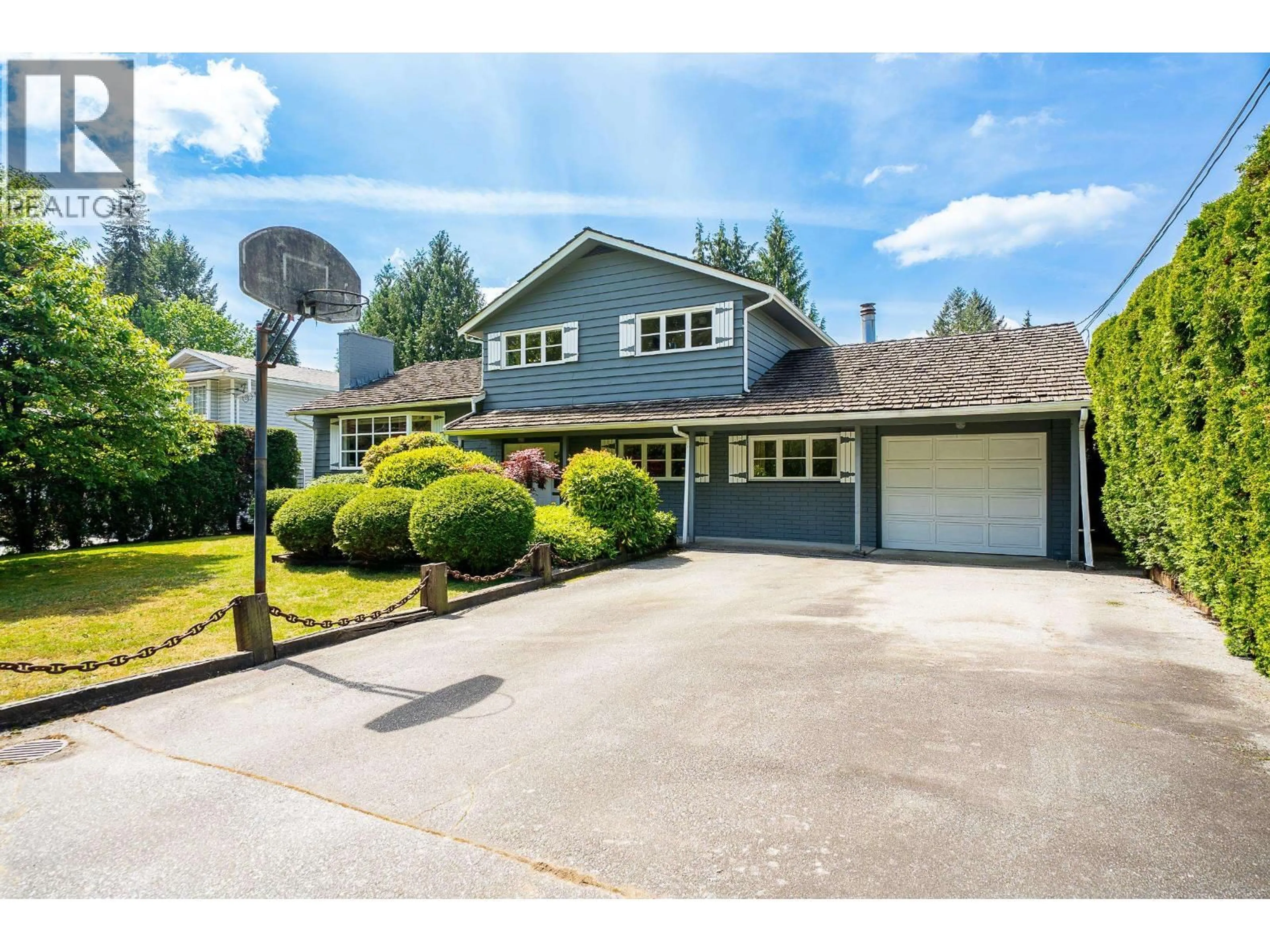 Home with vinyl exterior material, street for 612 HILLCREST STREET, Coquitlam British Columbia V3J6N8