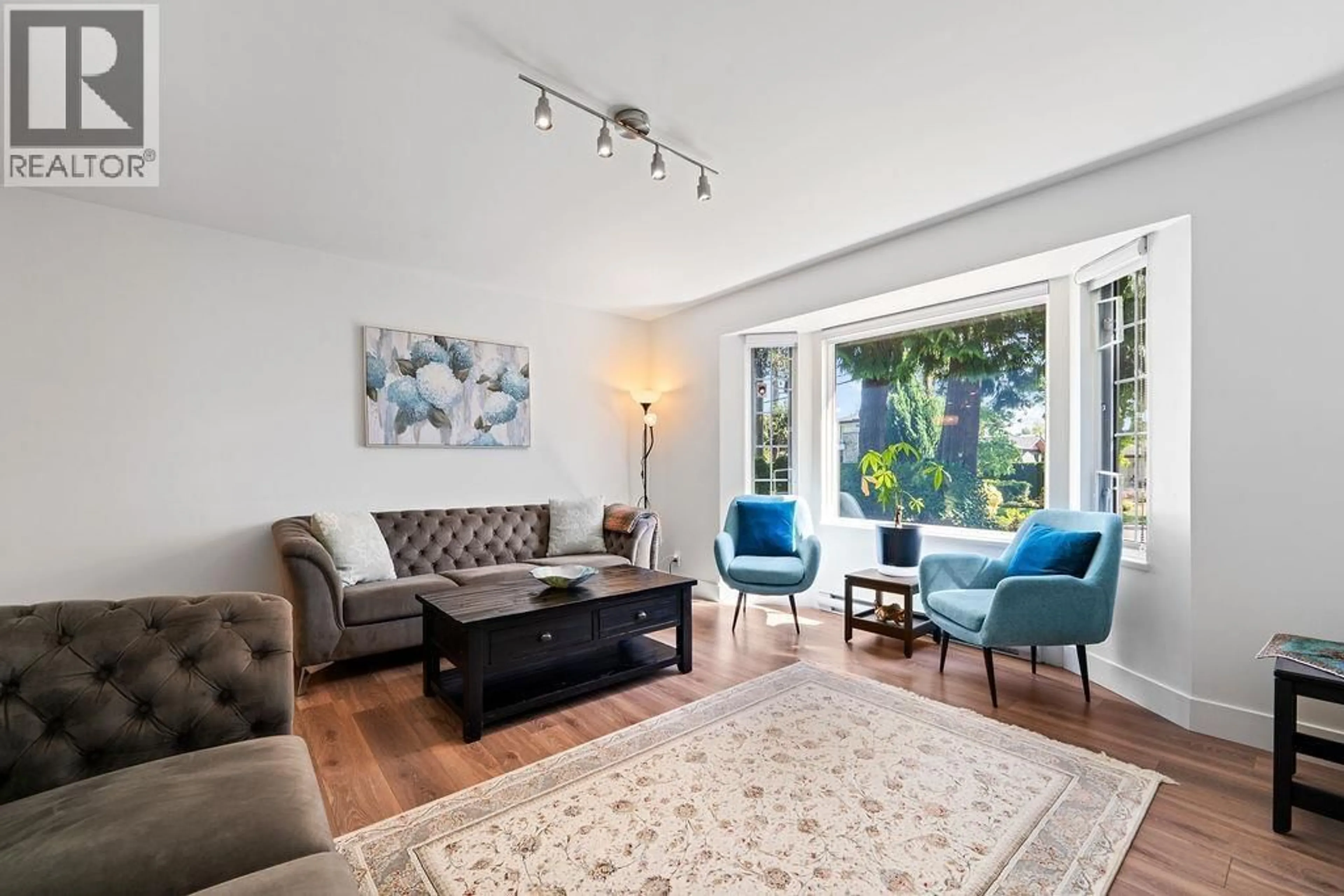 Living room with furniture, unknown for 1440 HOPE ROAD, North Vancouver British Columbia V7P1W8