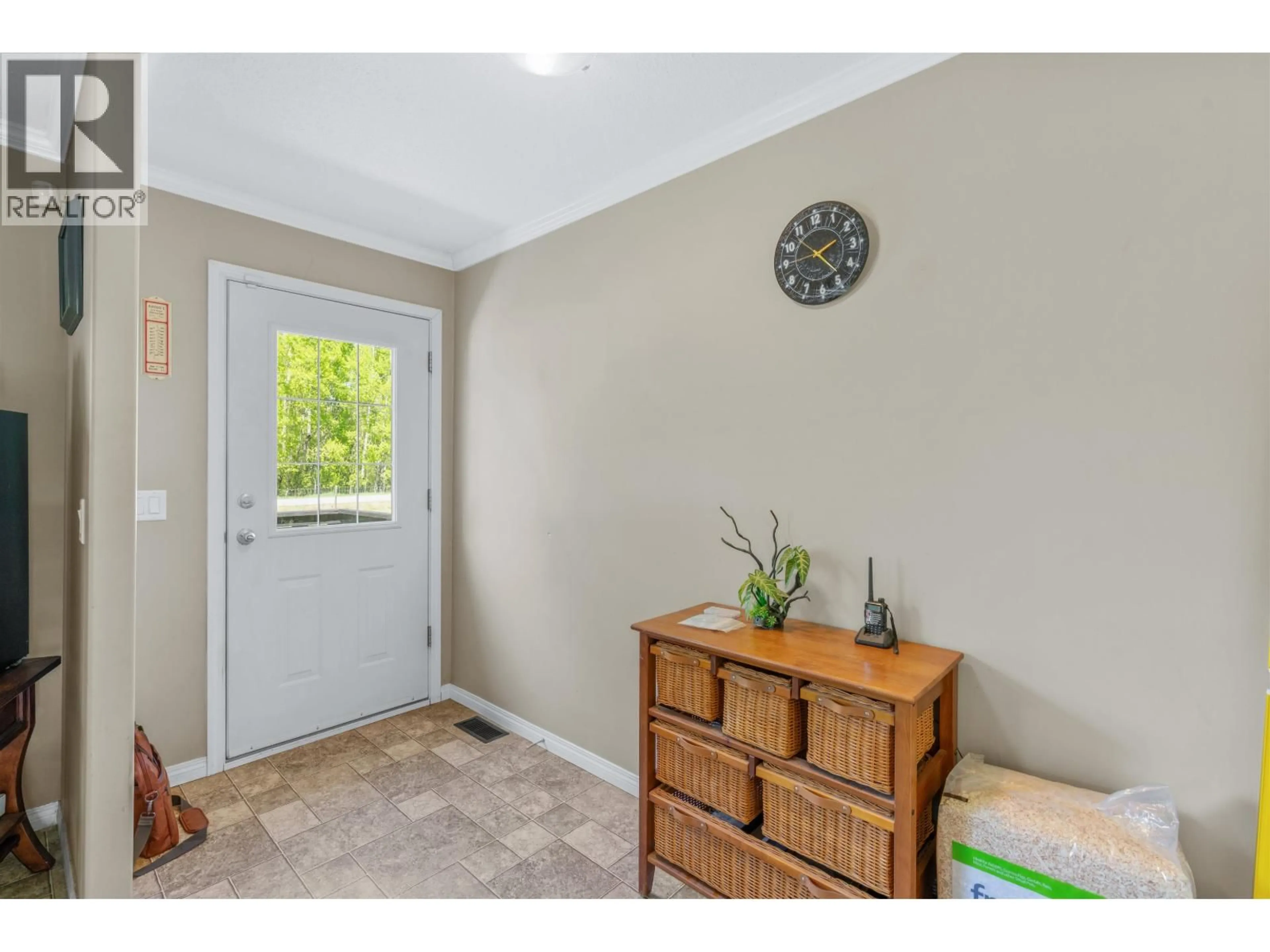 Indoor entryway for 385 COLGROVE ROAD, Hixon British Columbia V0K1S0