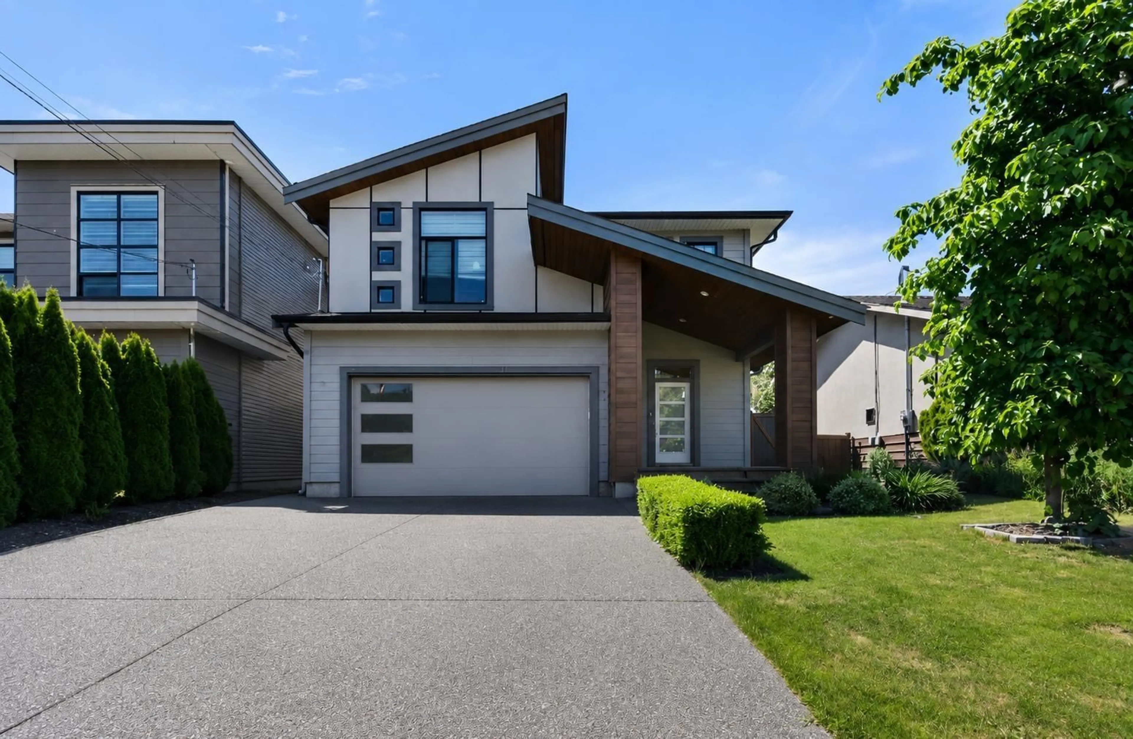 Home with vinyl exterior material, street for 6567 FERN STREET, Chilliwack British Columbia V2R2Z7