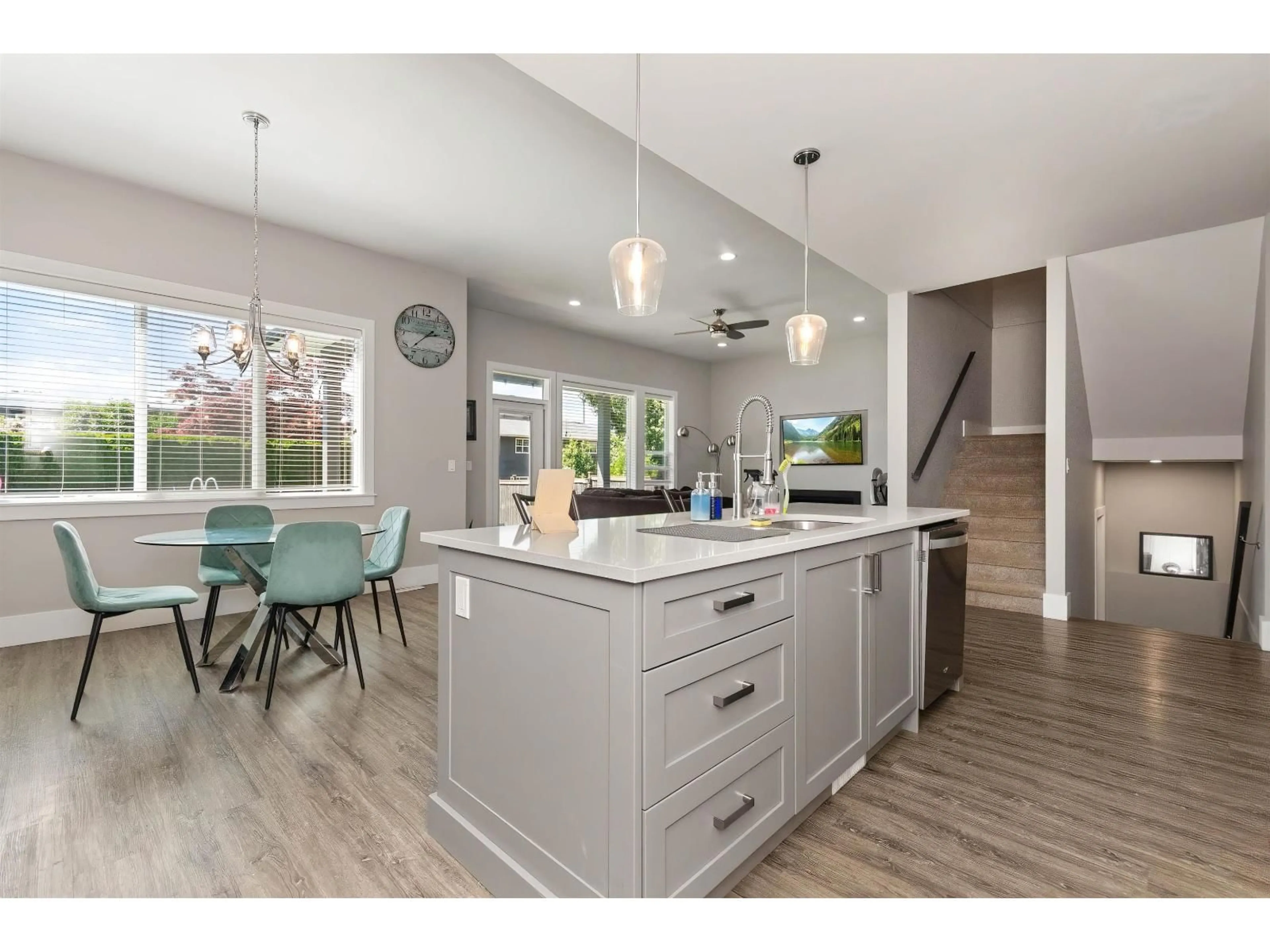 Open concept kitchen, unknown for 6567 FERN STREET, Chilliwack British Columbia V2R2Z7